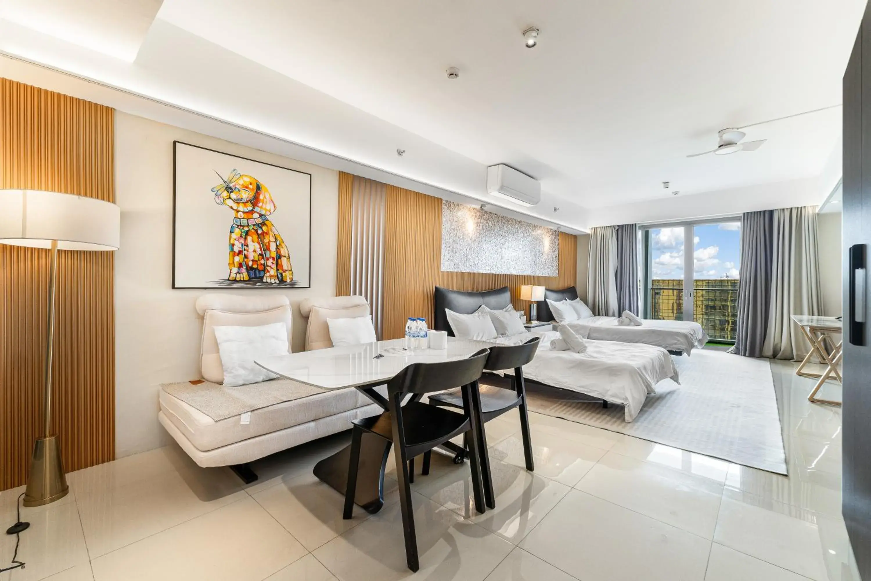 Deluxe Quadruple Room in Spacious Unit & High-Floor Hotel near City of Dreams, Airport, Okada, and Solaire Casino Deluxe Quadruple Room in Spacious Unit & High-Floor Hotel near City of Dreams, Airport, Okada, and Solaire Casino