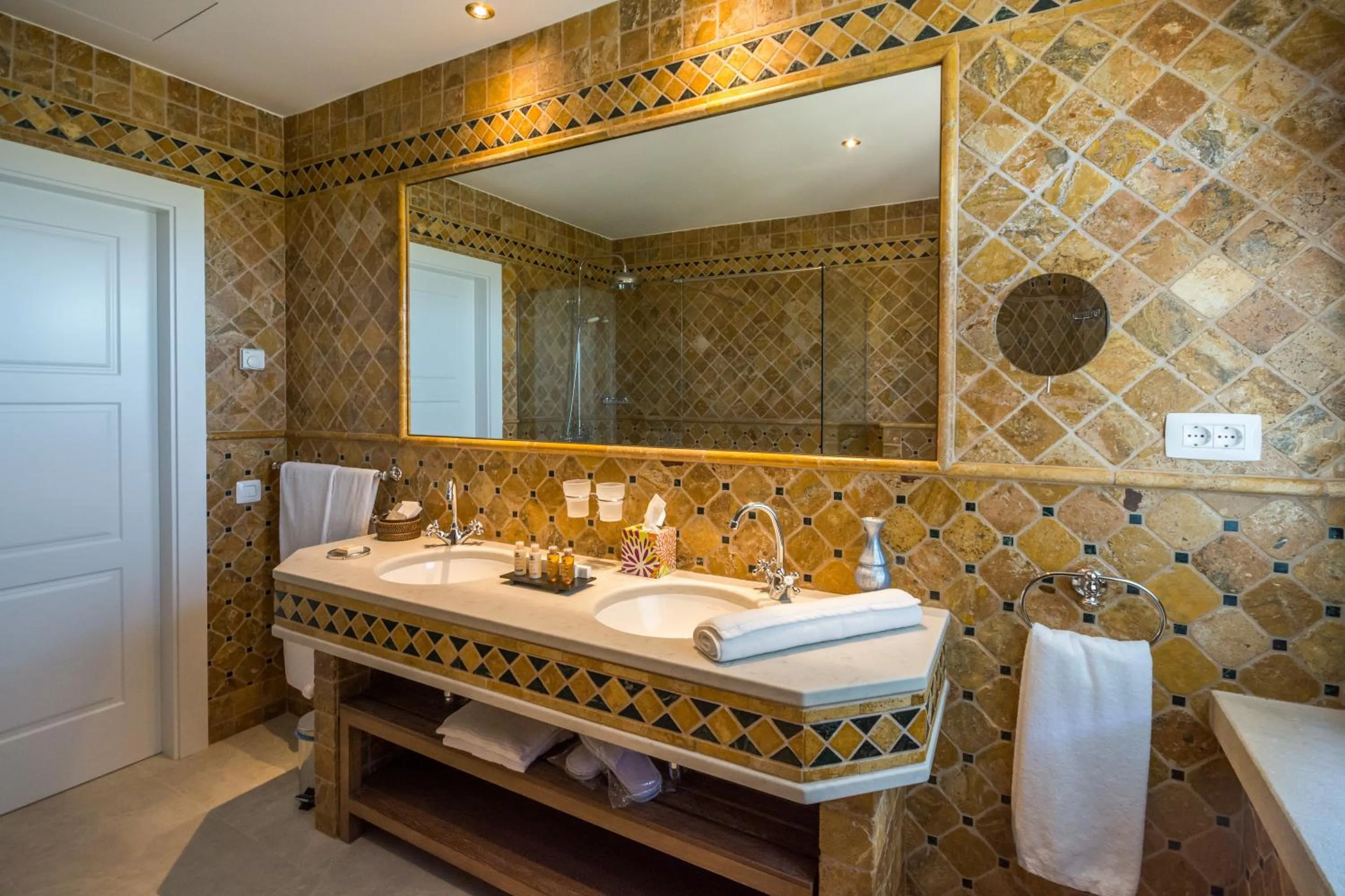 Bathroom in Hotel Mas de la Costa ****