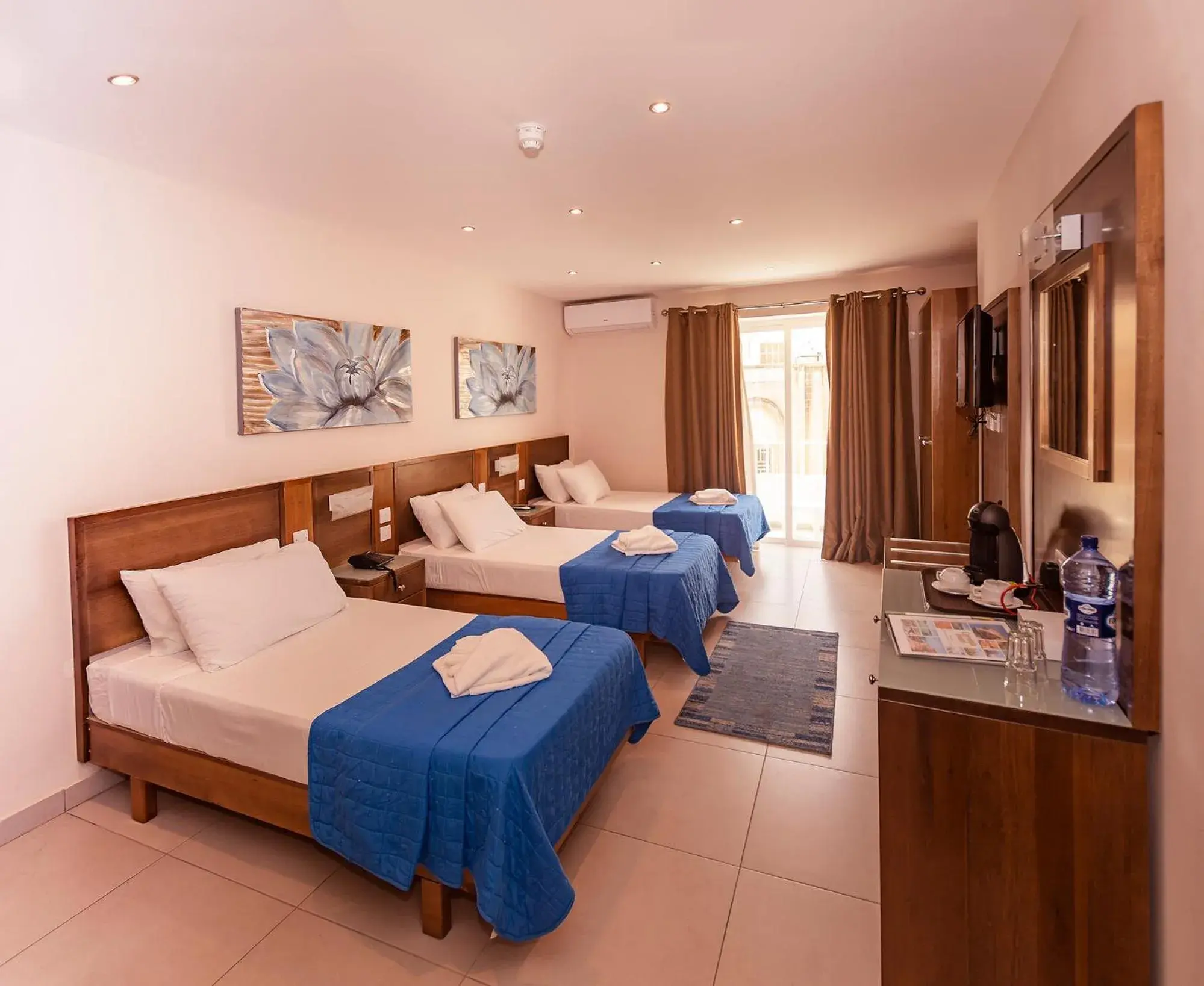 Twin Room with Balcony in Cerviola Hotel Twin Room with Balcony in Cerviola Hotel