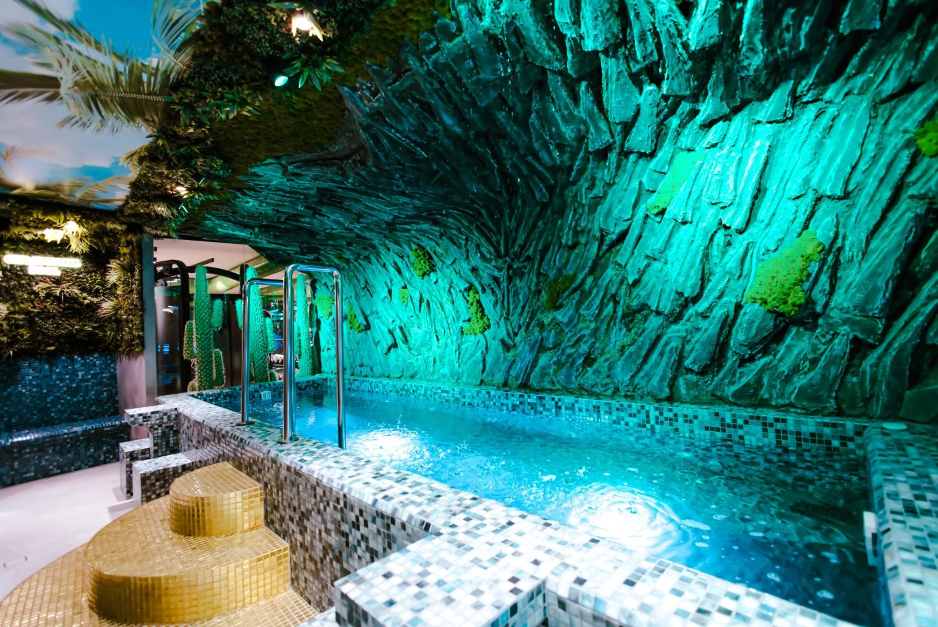 Swimming pool in Carat Hotel Yerevan