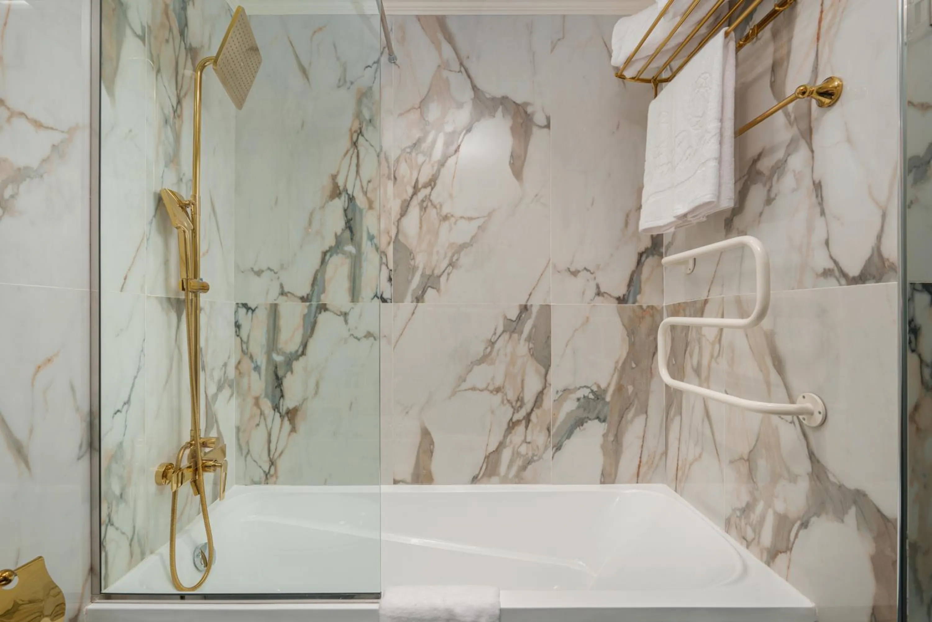 Shower in Carat Hotel Yerevan