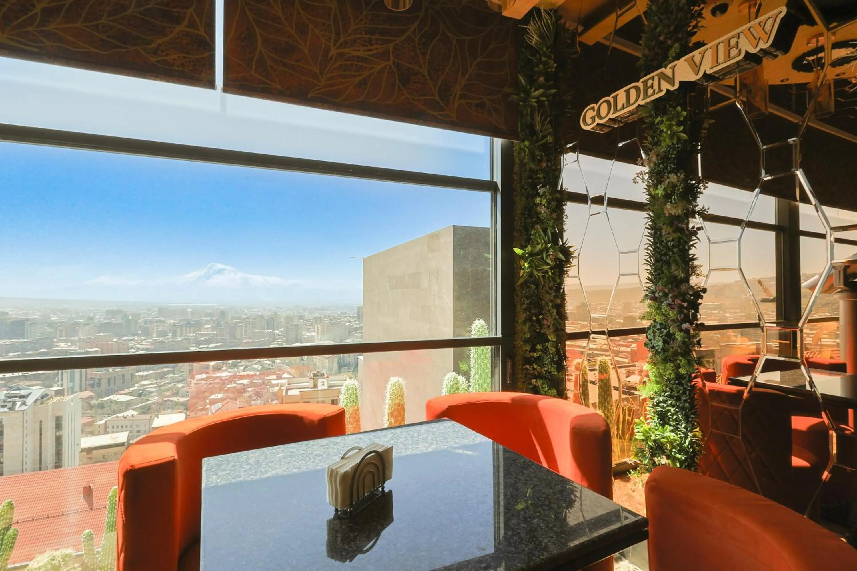 Restaurant/places to eat in Carat Hotel Yerevan