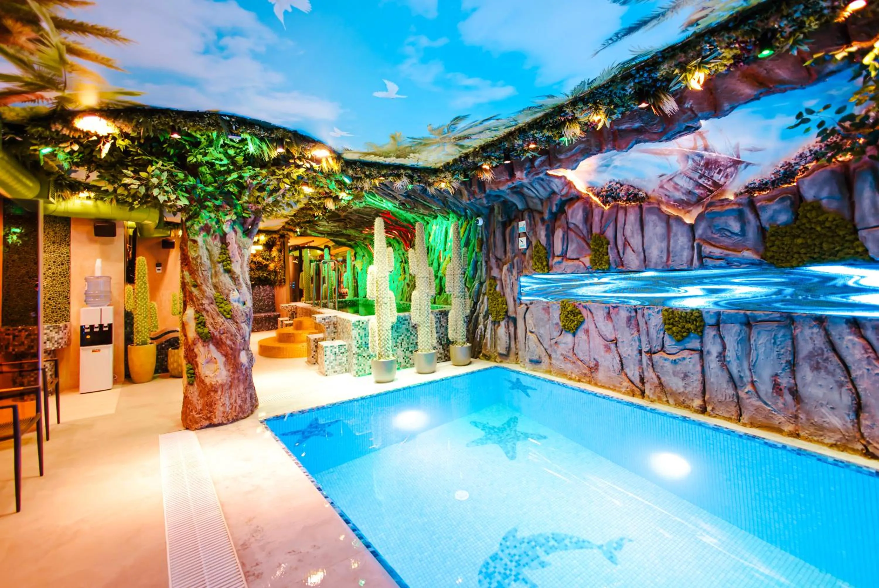 Swimming pool in Carat Hotel Yerevan