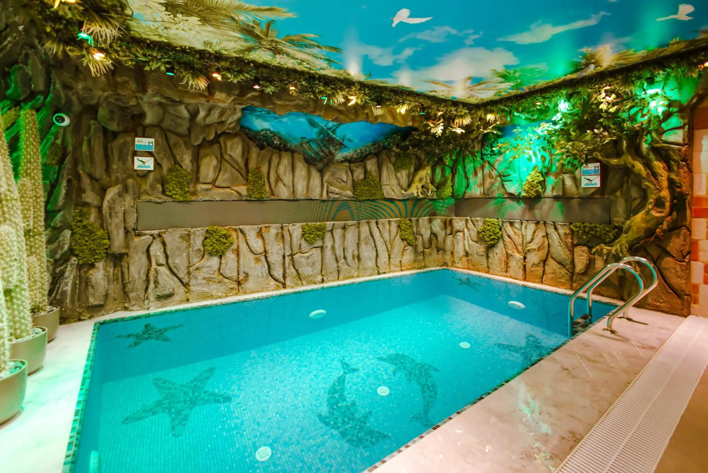 Swimming pool in Carat Hotel Yerevan