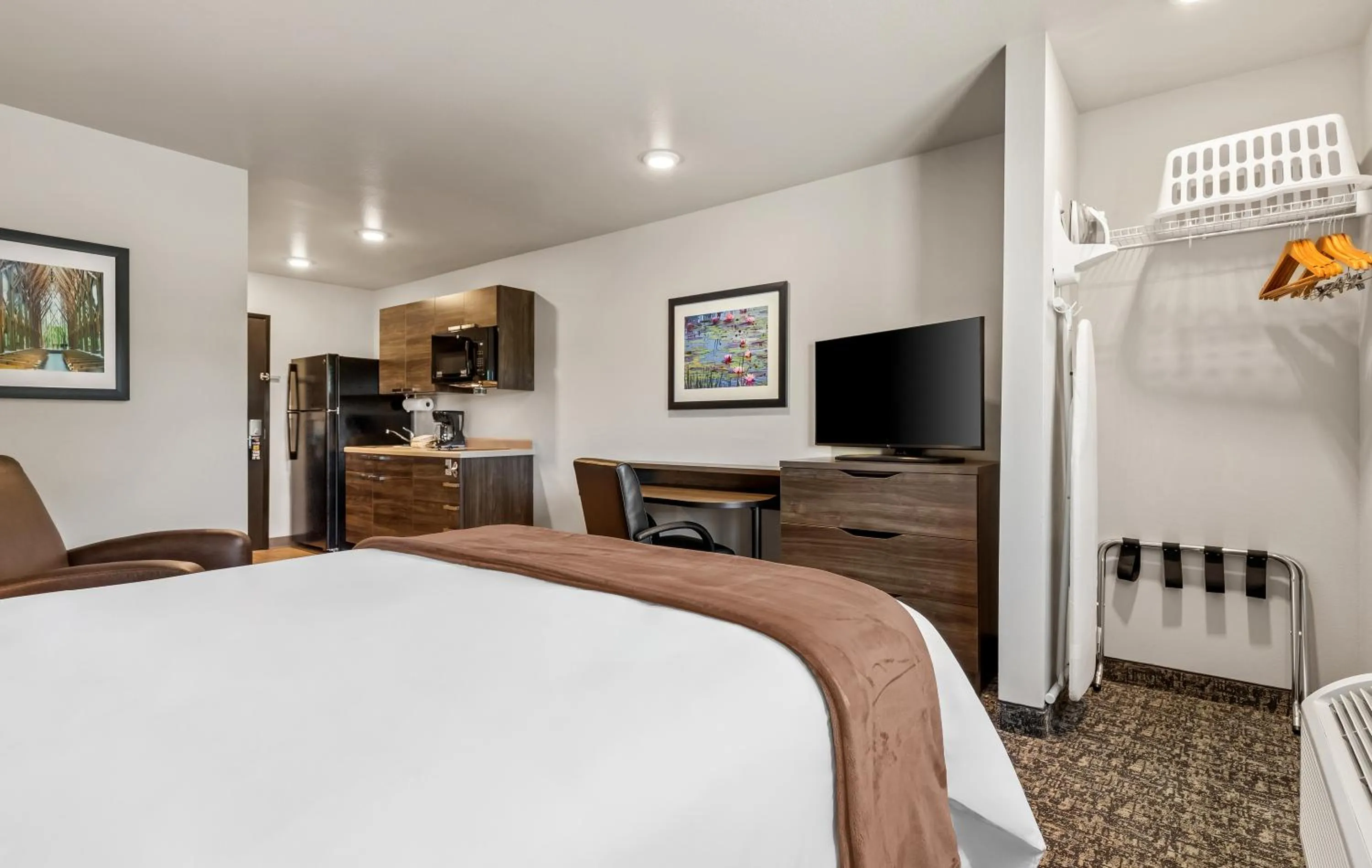 Bed in My Place Hotel-Missoula, MT