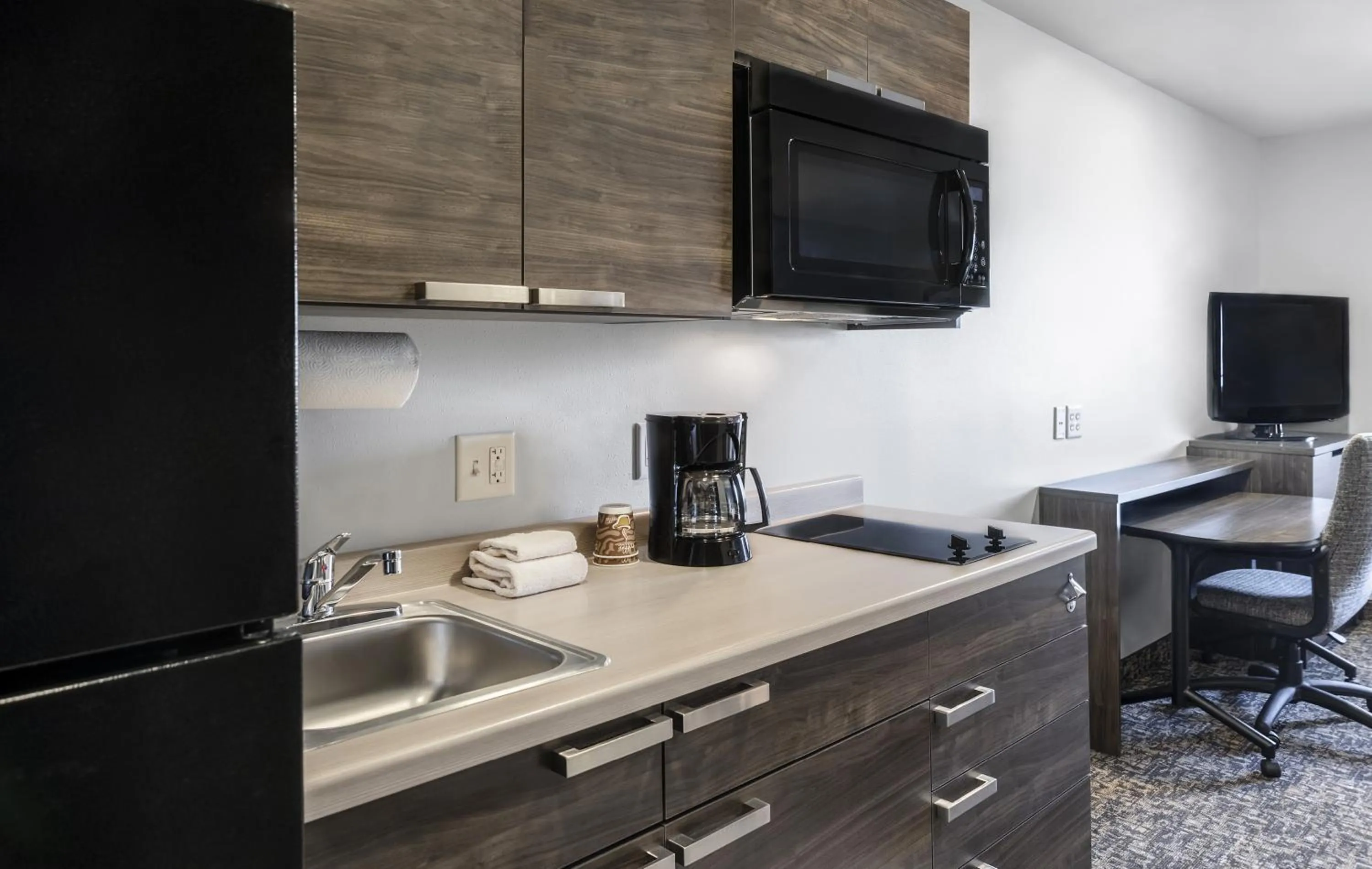 Kitchen or kitchenette in My Place Hotel-Missoula, MT