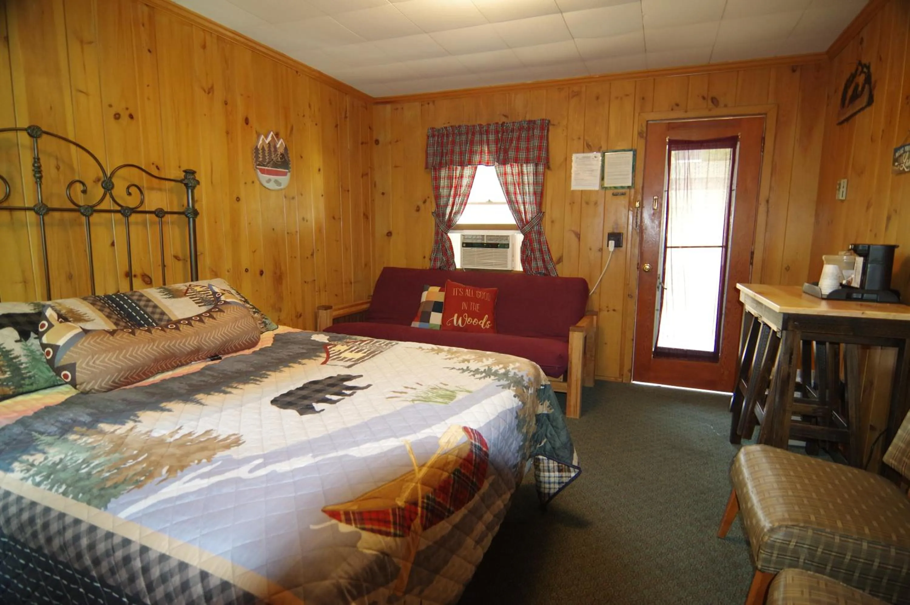 Bed in Cramers Point Lake Breeze