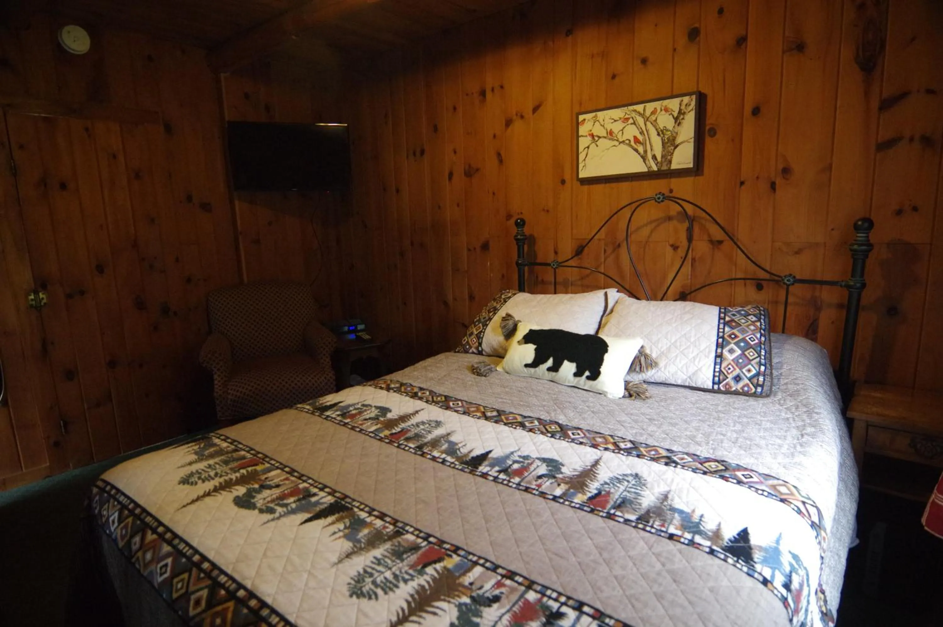 Bed in Cramers Point Lake Breeze