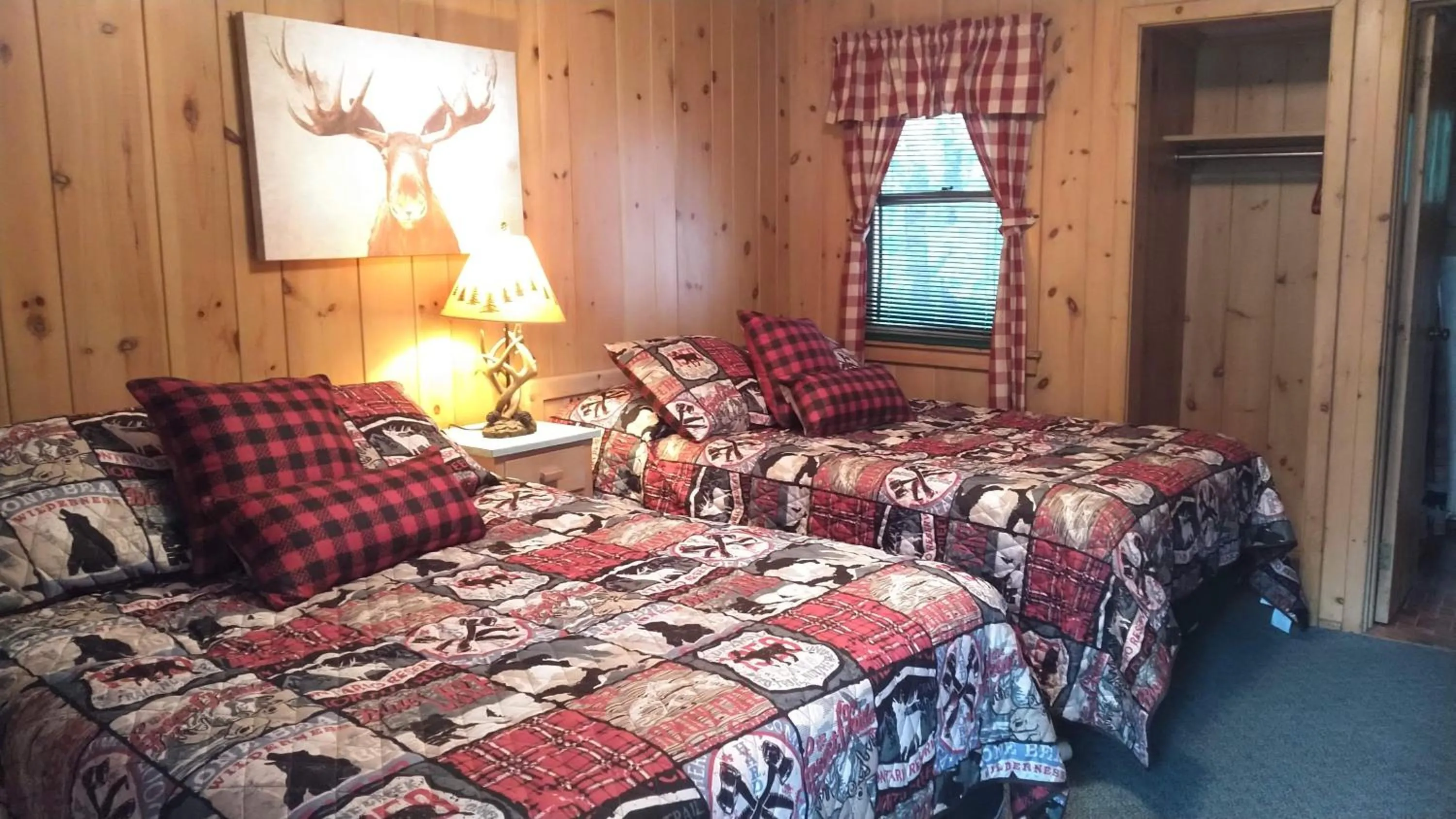 Bed in Cramers Point Lake Breeze