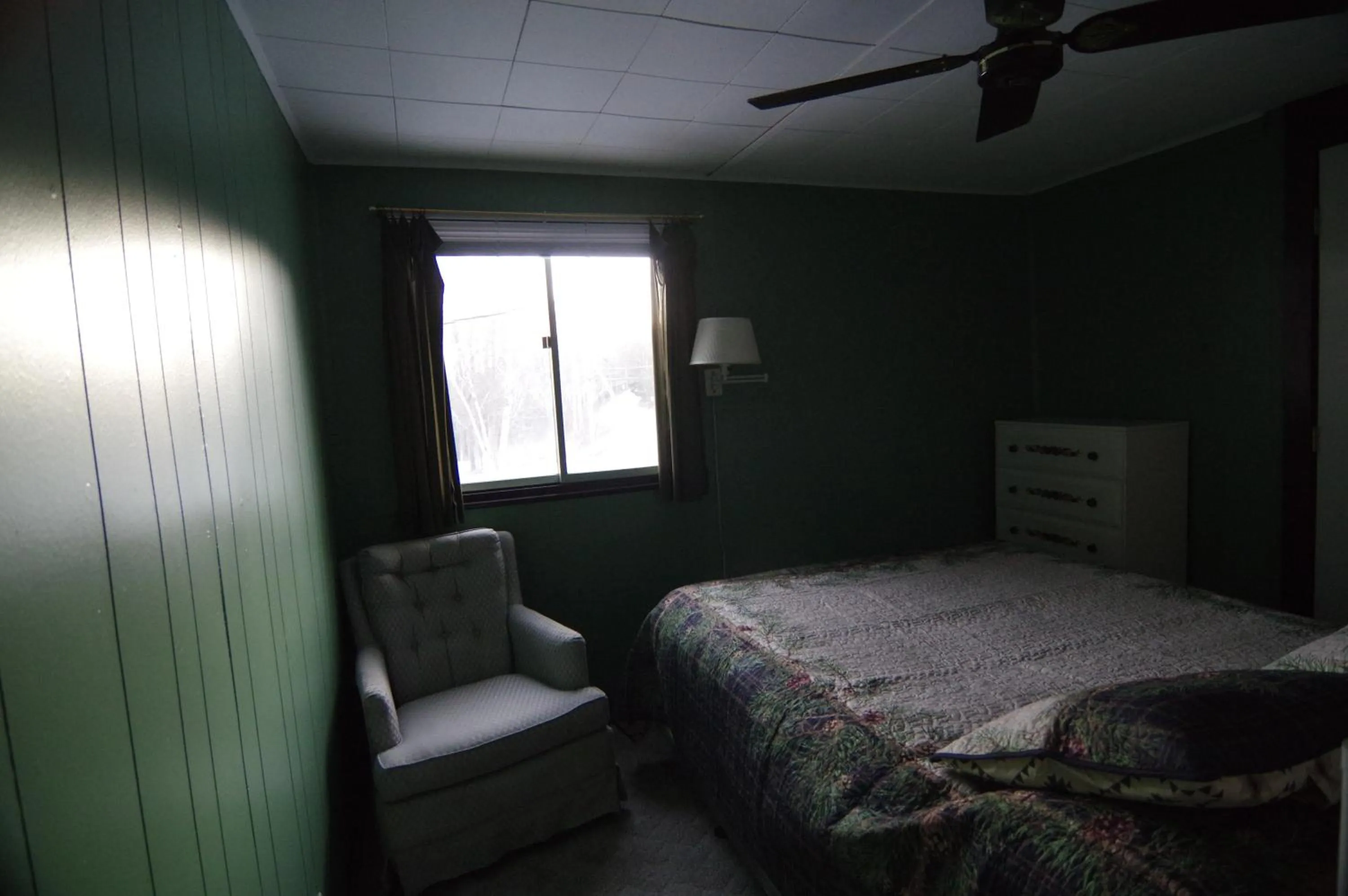 Bed in Cramers Point Lake Breeze