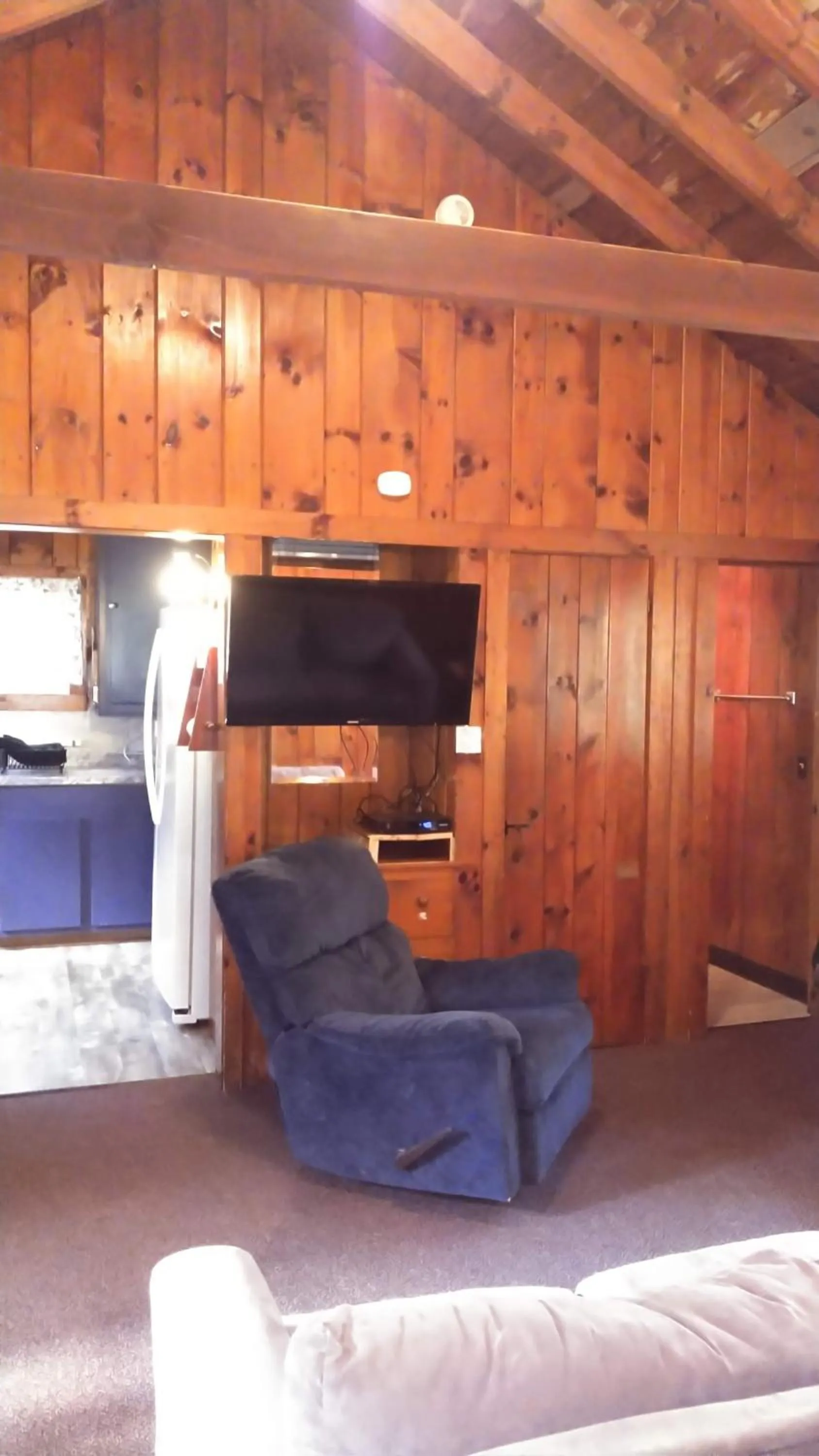 Bed in Cramers Point Lake Breeze