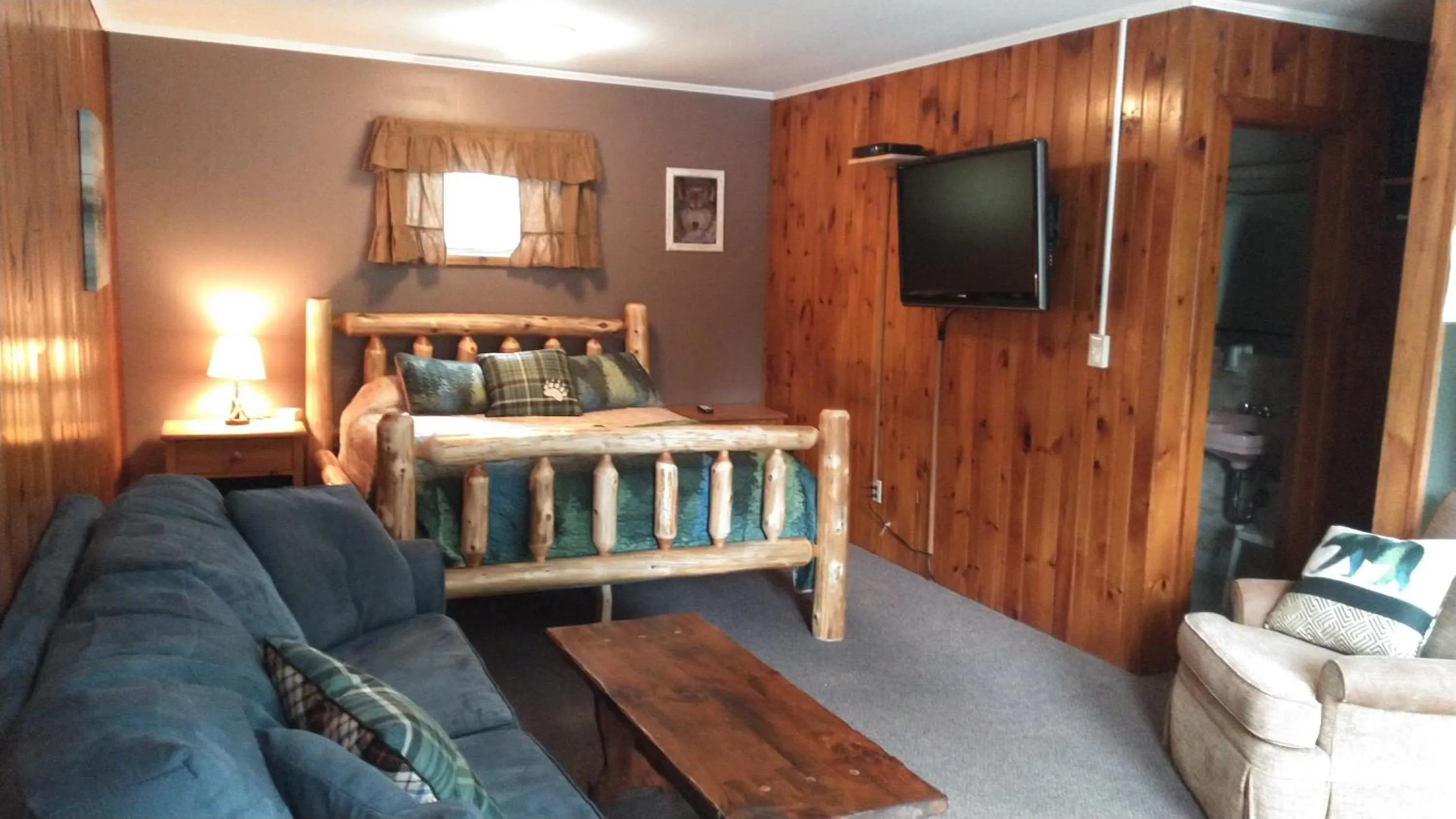 Bed in Cramers Point Lake Breeze