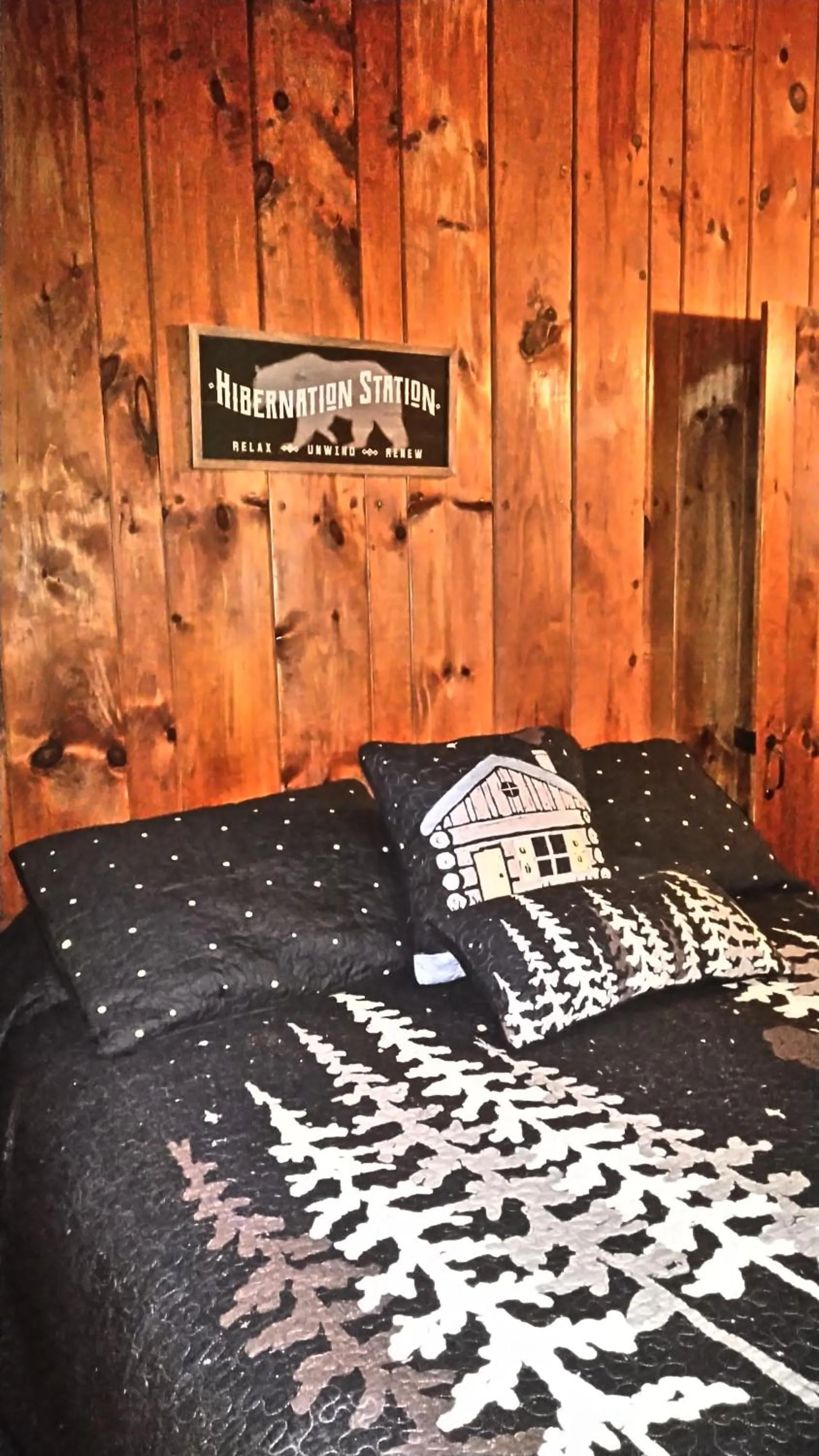 Bed in Cramers Point Lake Breeze