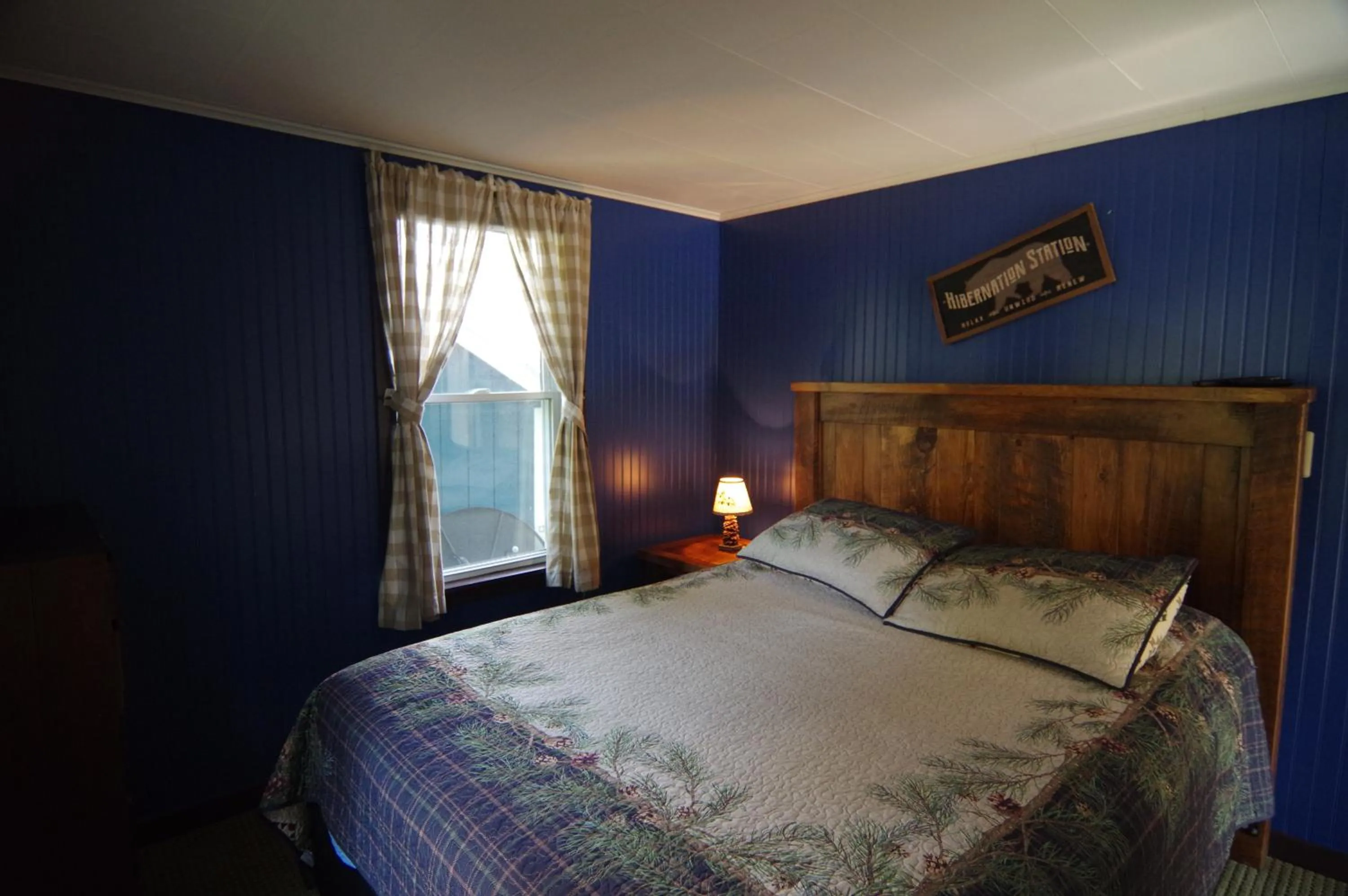 Bed in Cramers Point Lake Breeze