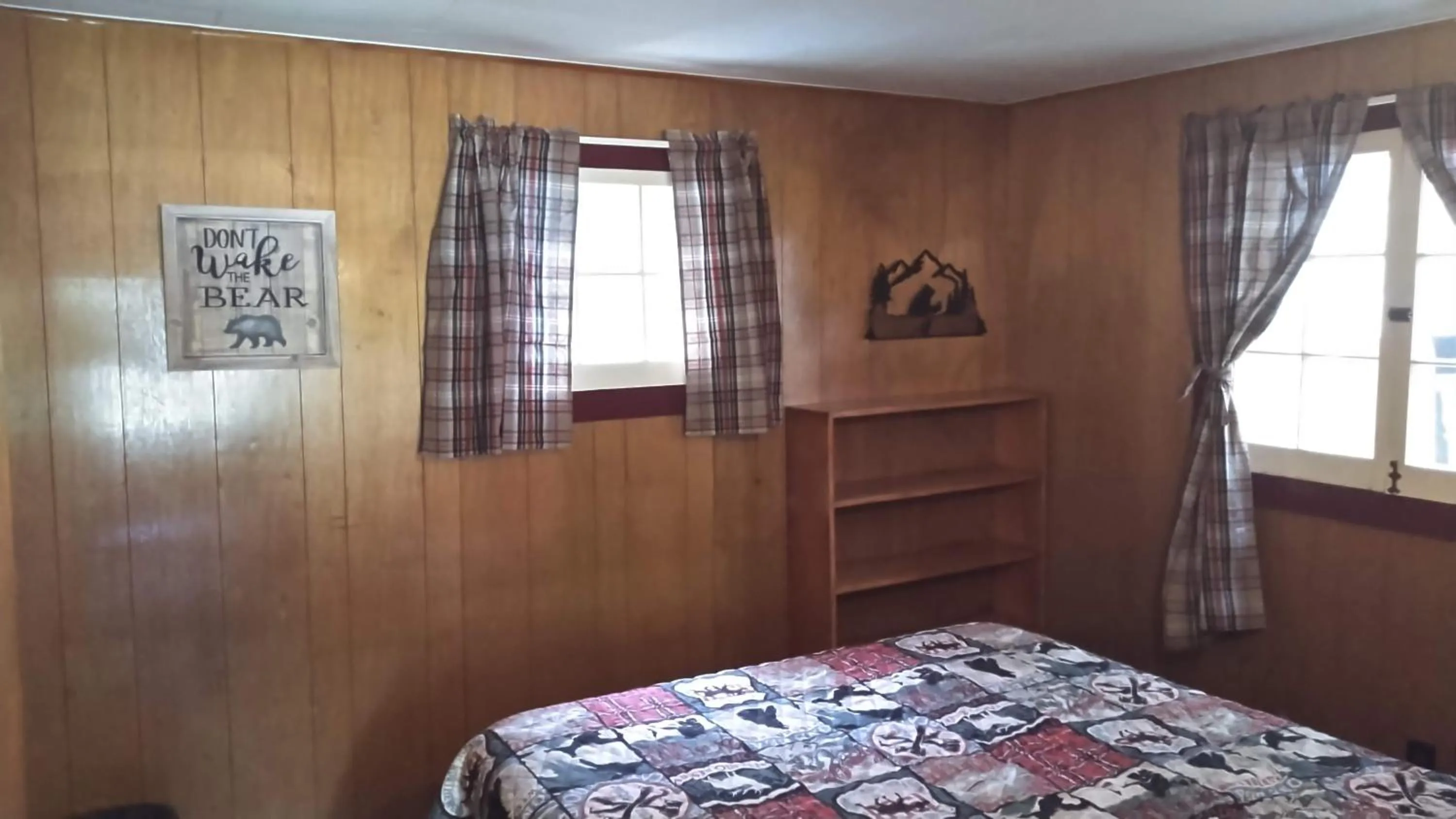 Bed in Cramers Point Lake Breeze