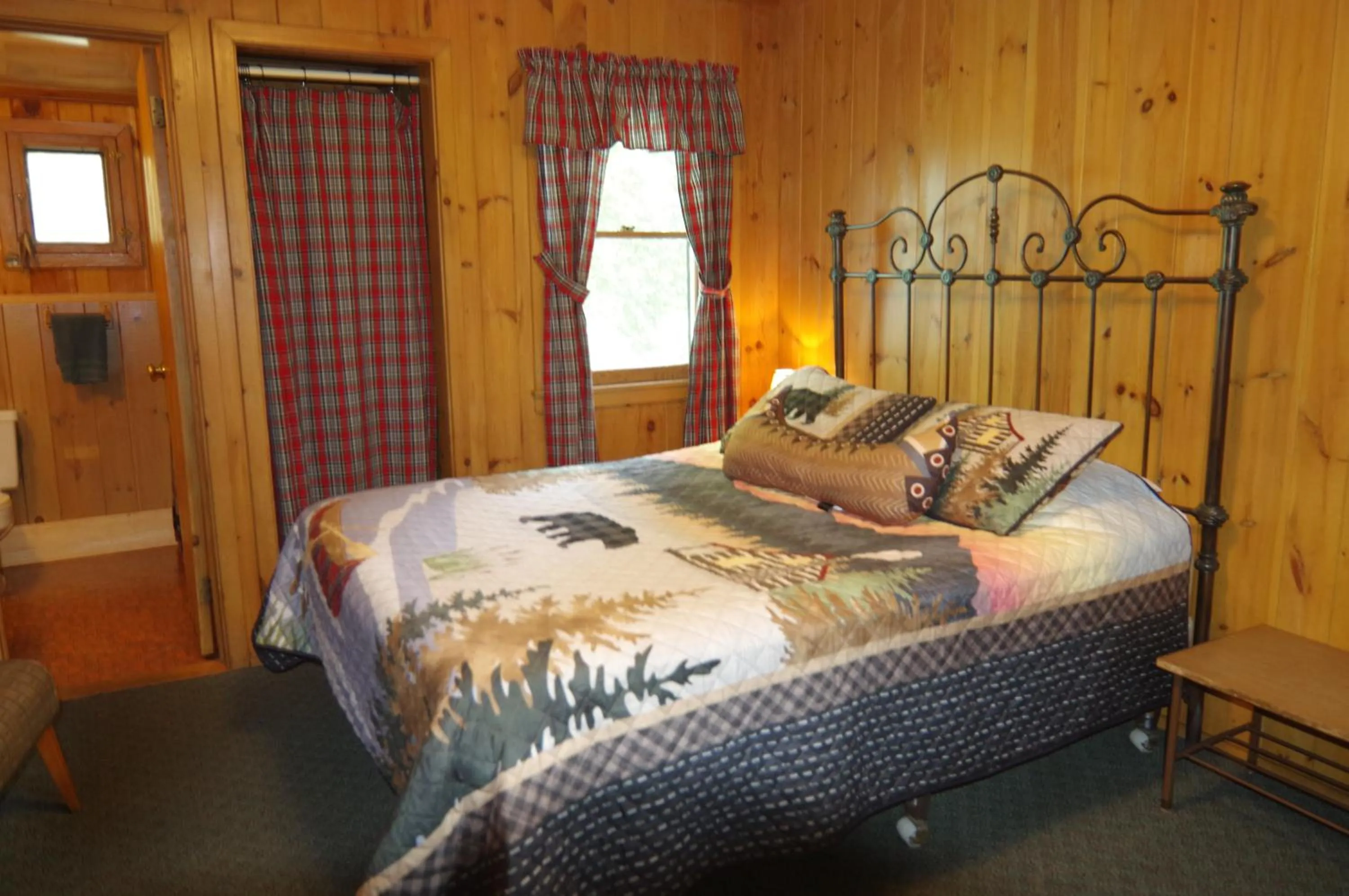 Bed in Cramers Point Lake Breeze