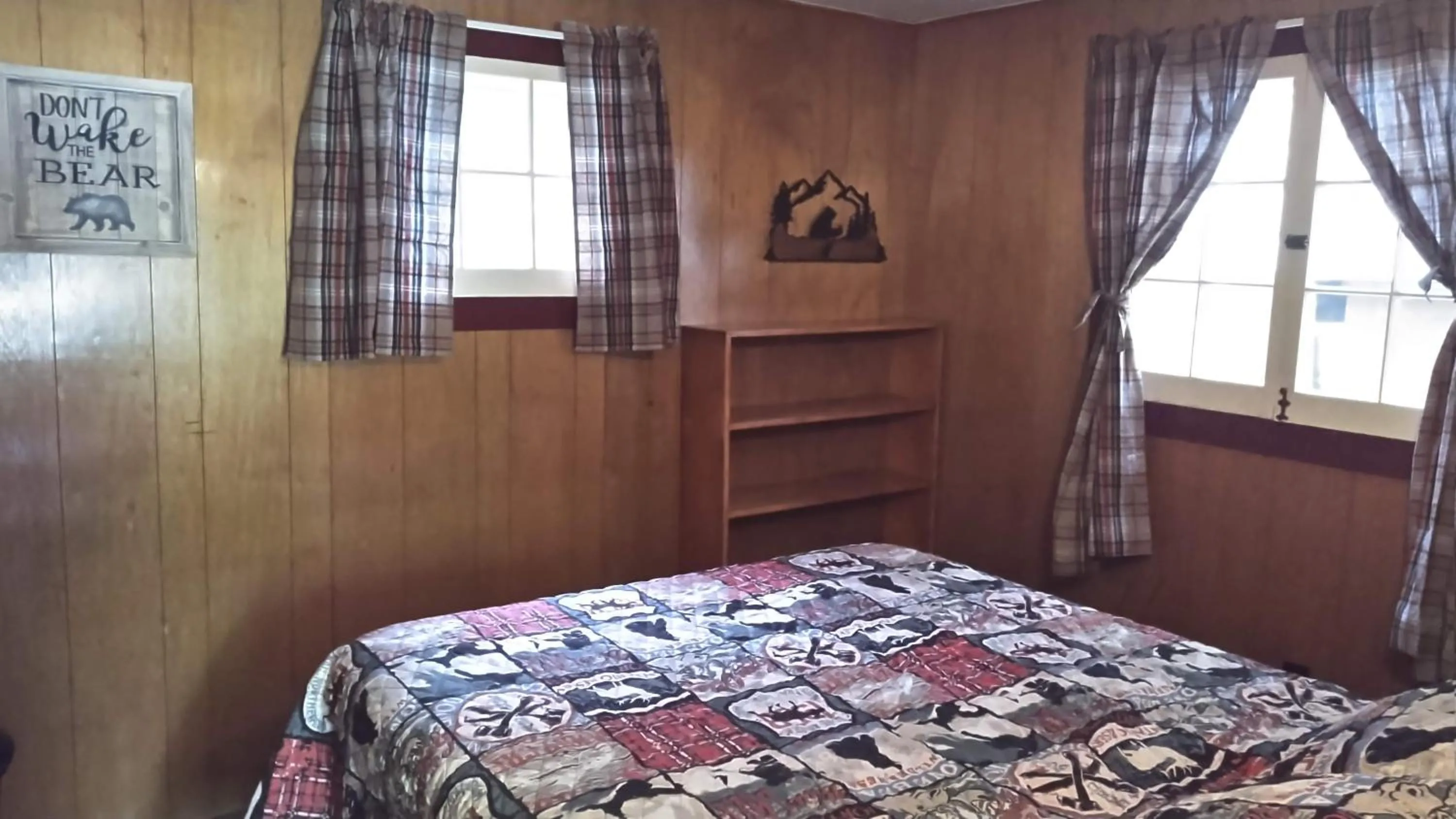 Bed in Cramers Point Lake Breeze