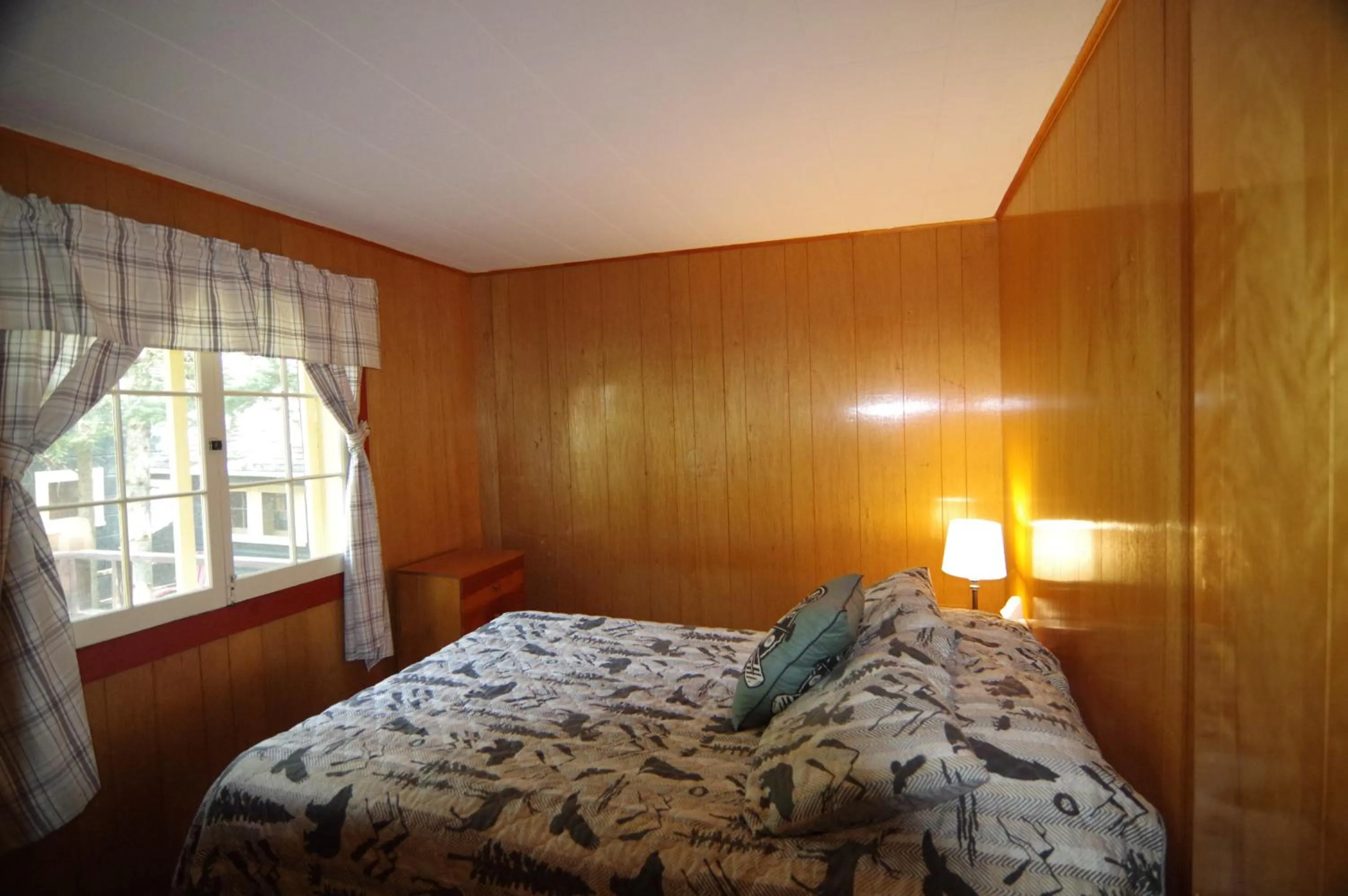 Bed in Cramers Point Lake Breeze