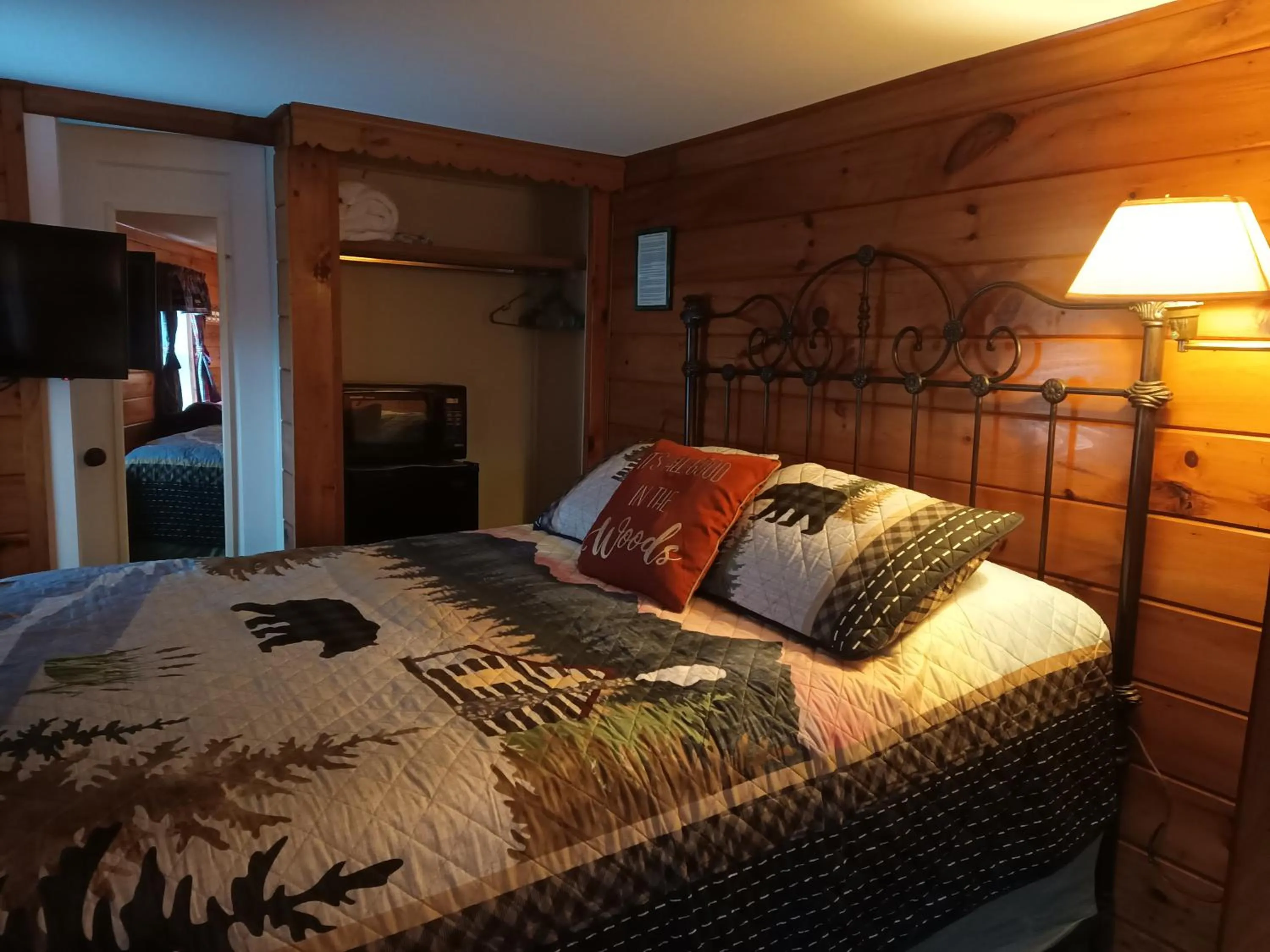 Bed in Cramers Point Lake Breeze