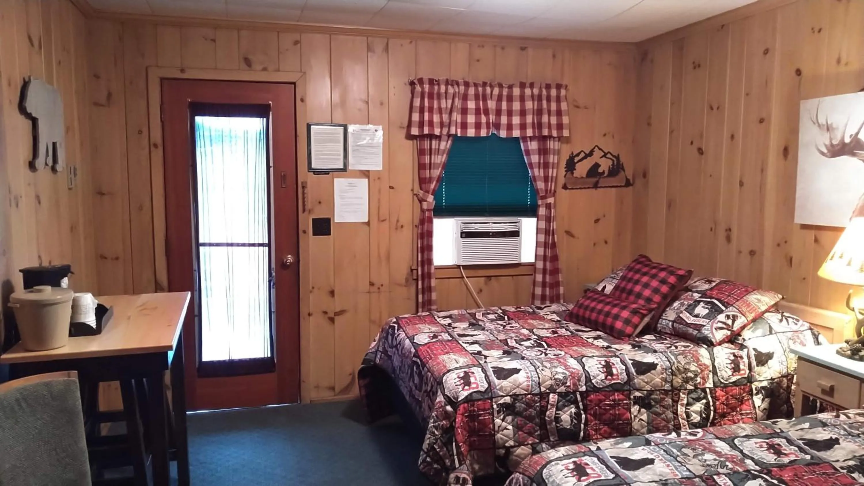 Bed in Cramers Point Lake Breeze