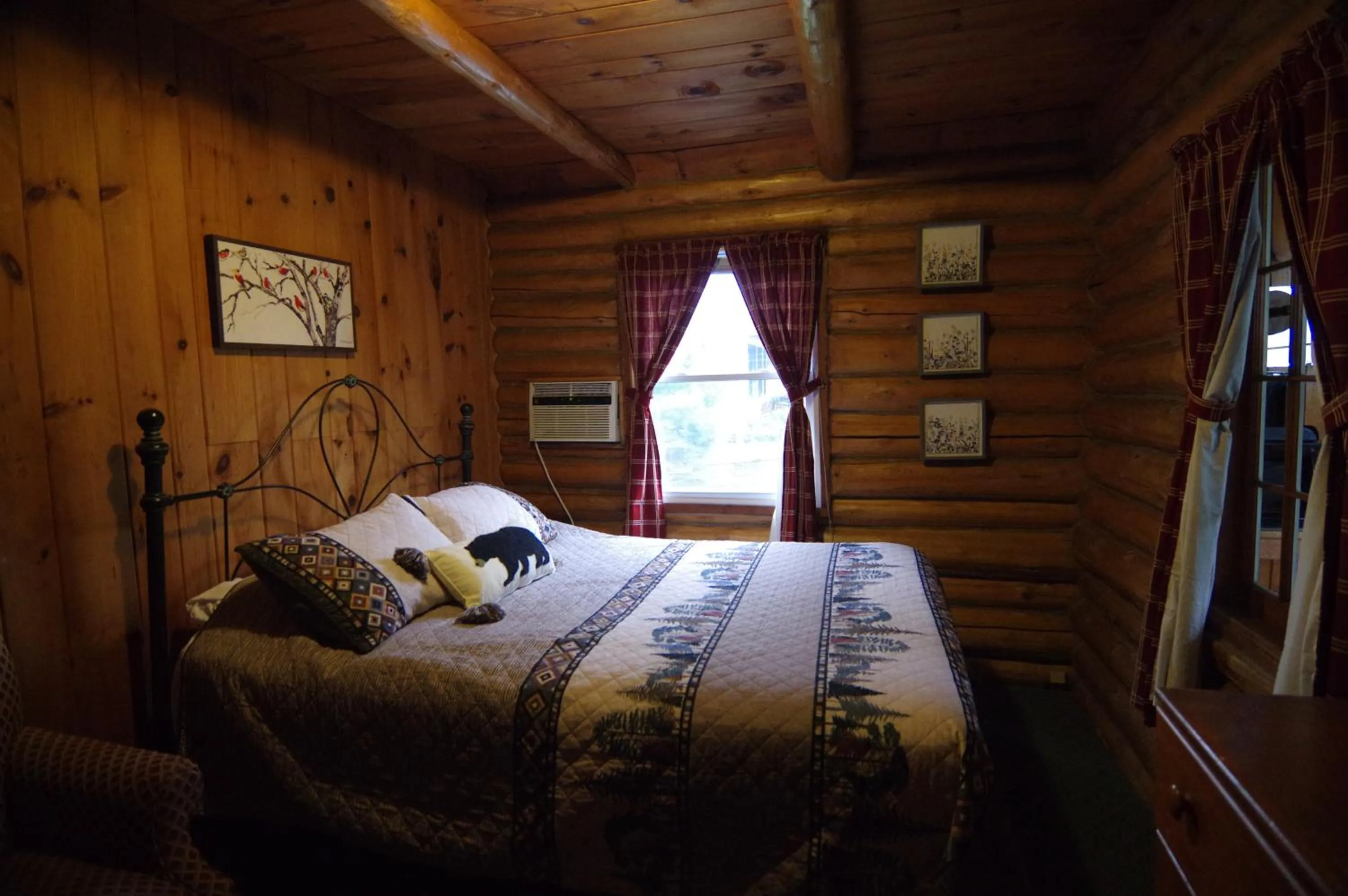 Bed in Cramers Point Lake Breeze