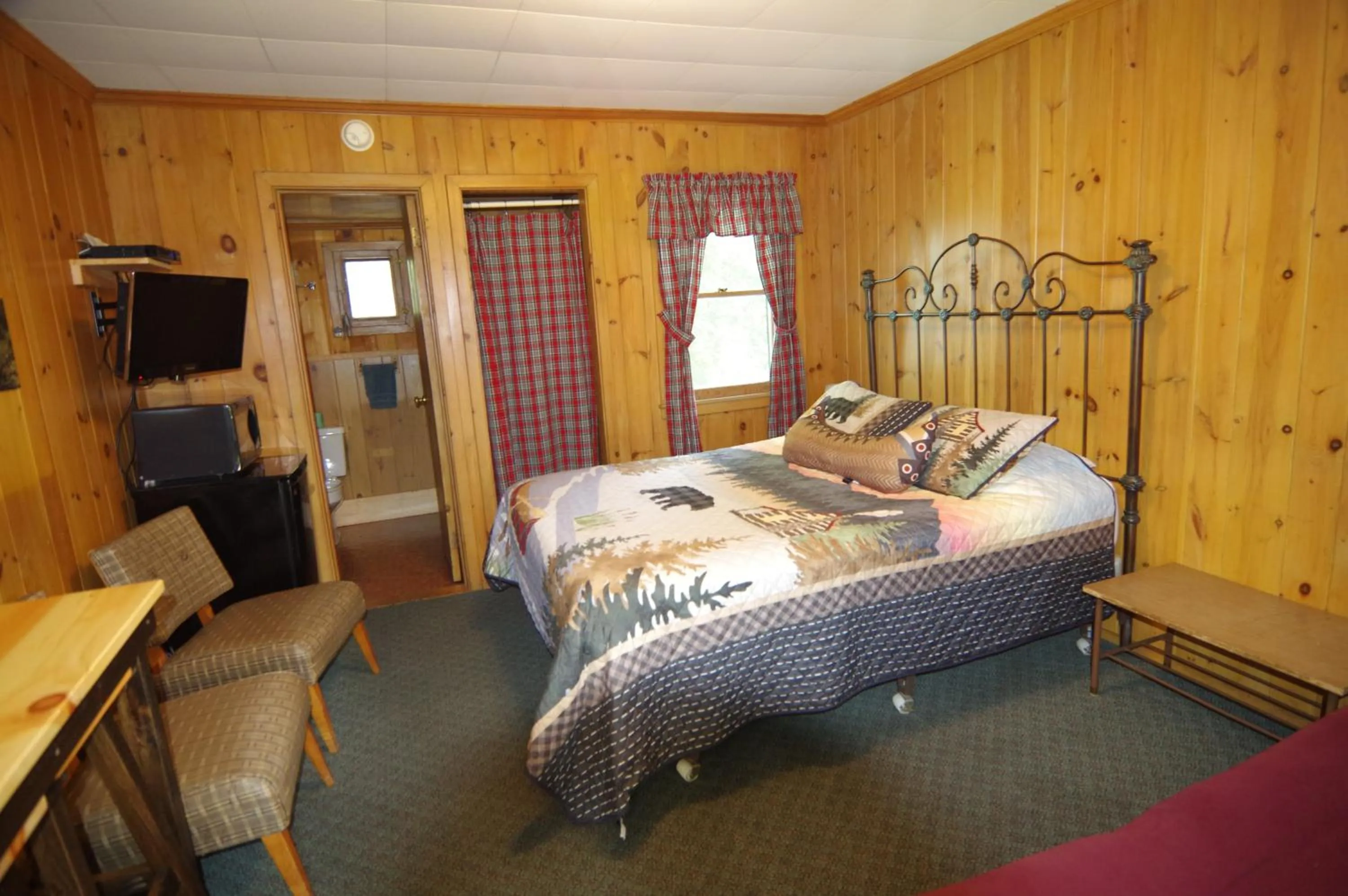 Bed in Cramers Point Lake Breeze