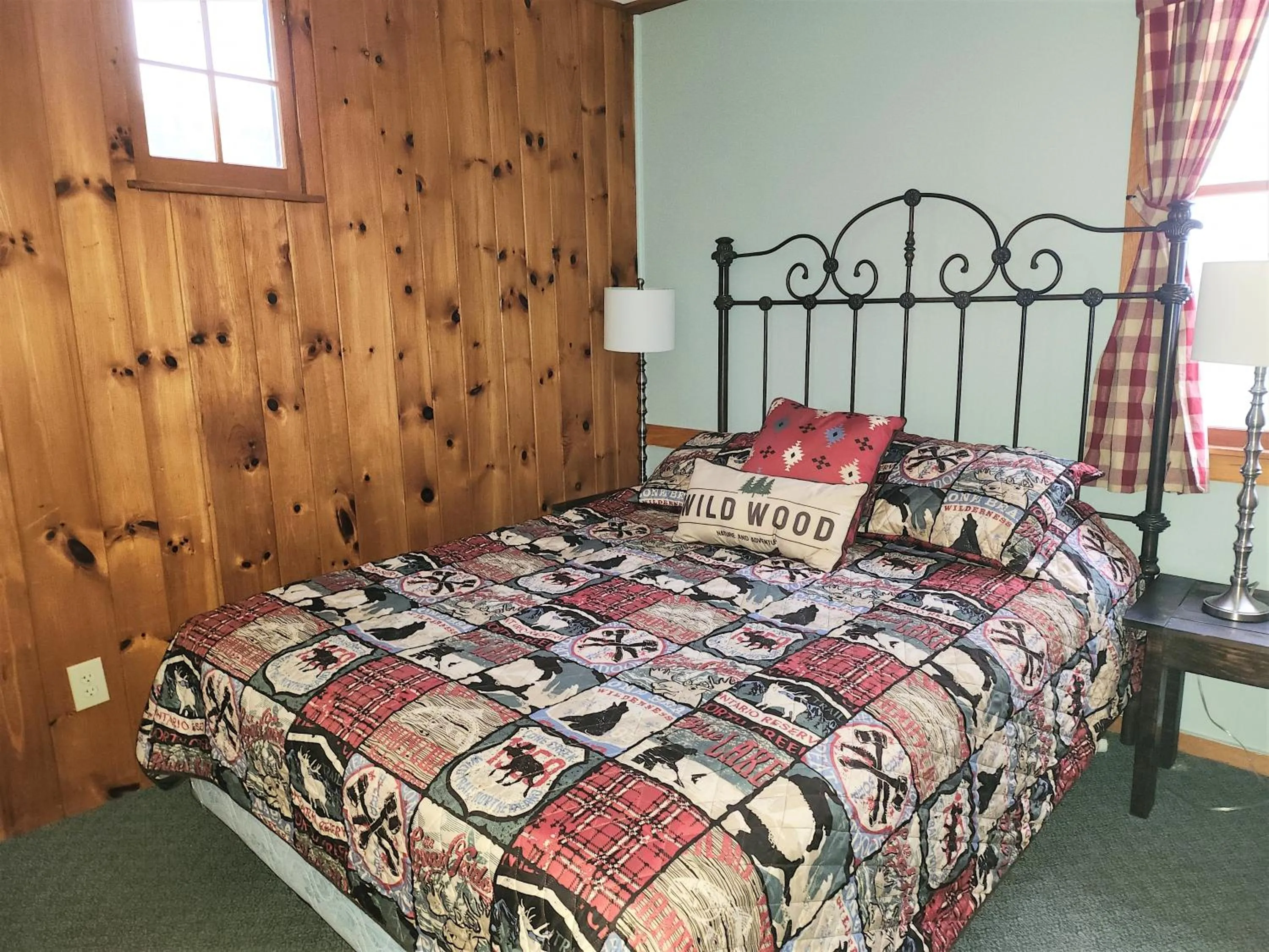 Bed in Cramers Point Lake Breeze