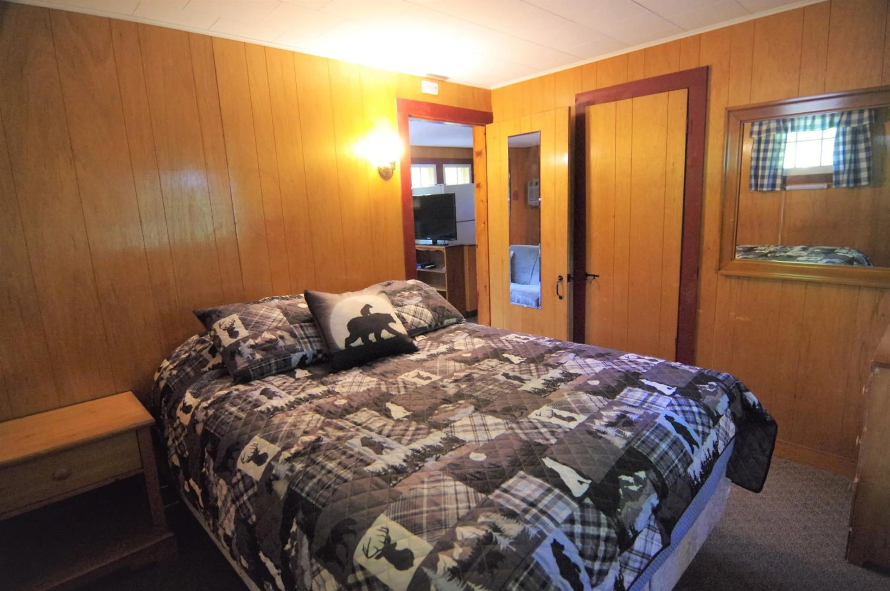 Bed in Cramers Point Lake Breeze