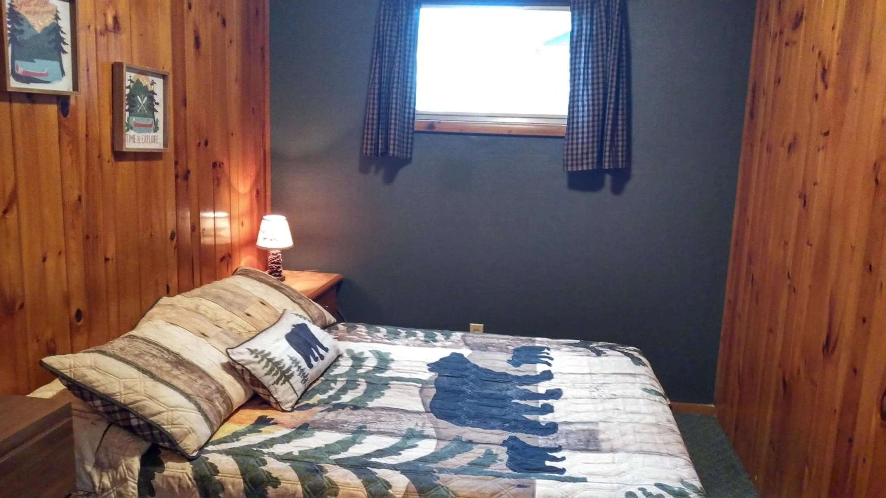 Bed in Cramers Point Lake Breeze