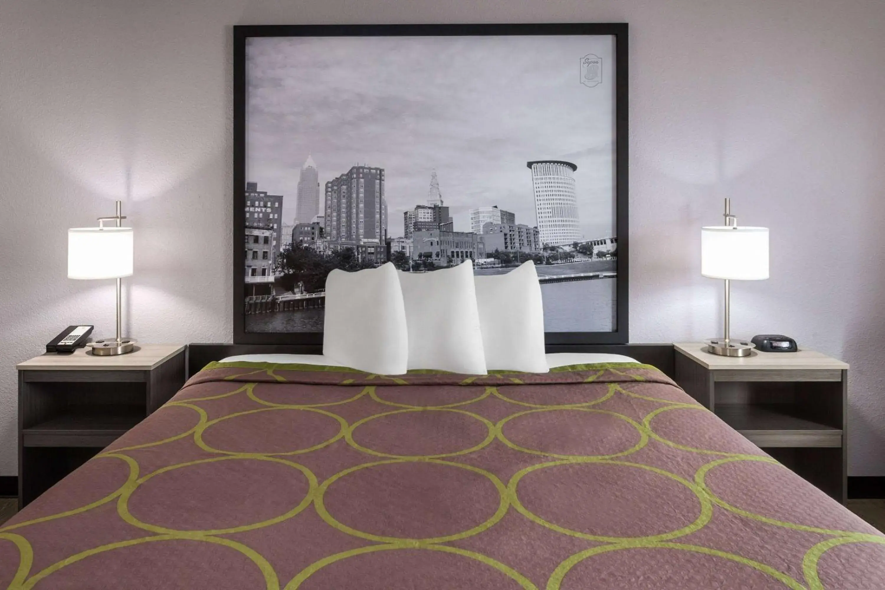 King Room with Jetted Tub - Mobility Accessible/Non-Smoking in Super 8 by Wyndham Copley Akron King Room with Jetted Tub - Mobility Accessible/Non-Smoking in Super 8 by Wyndham Copley Akron