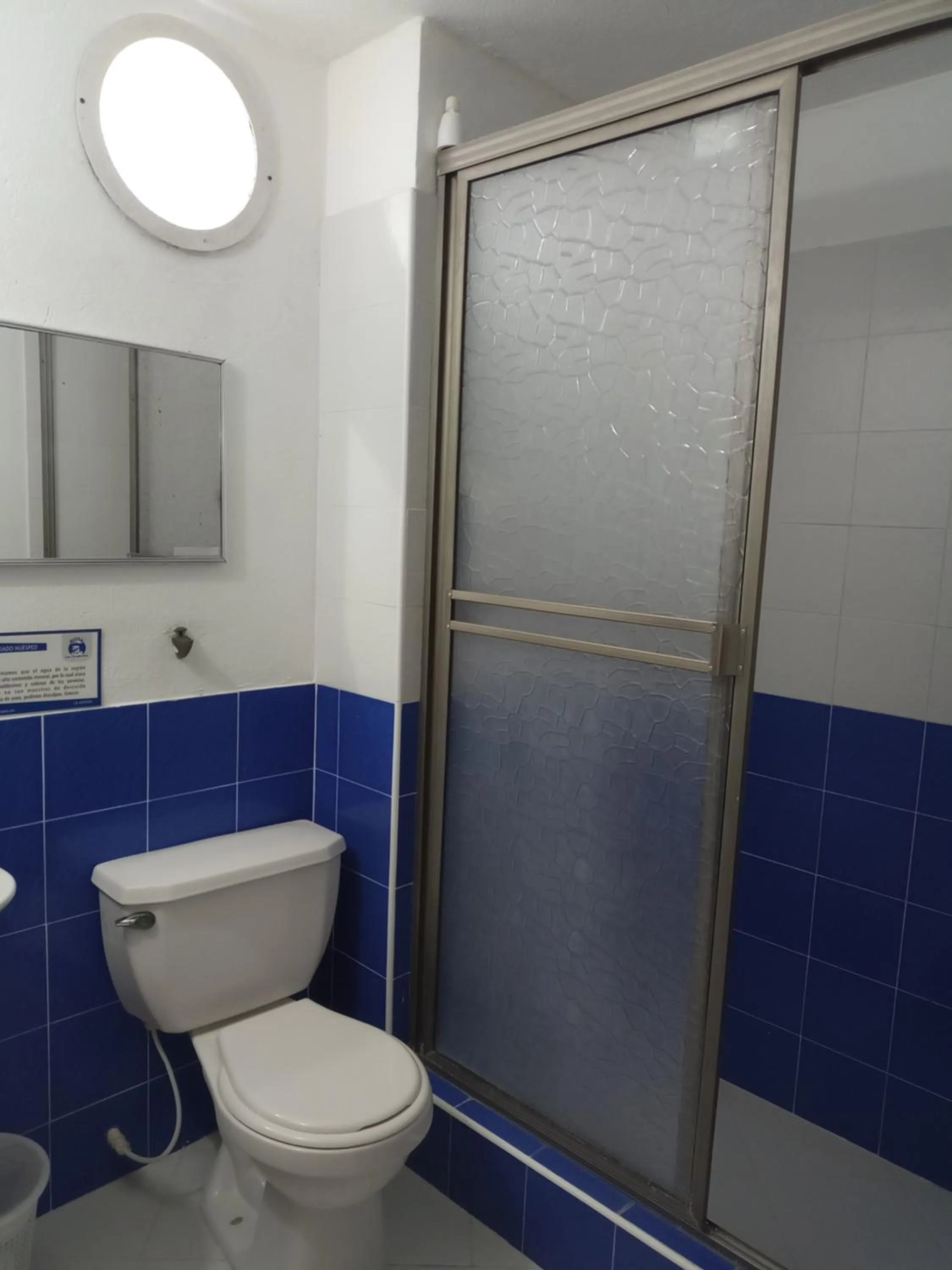 Shower in Hotel La Fragata