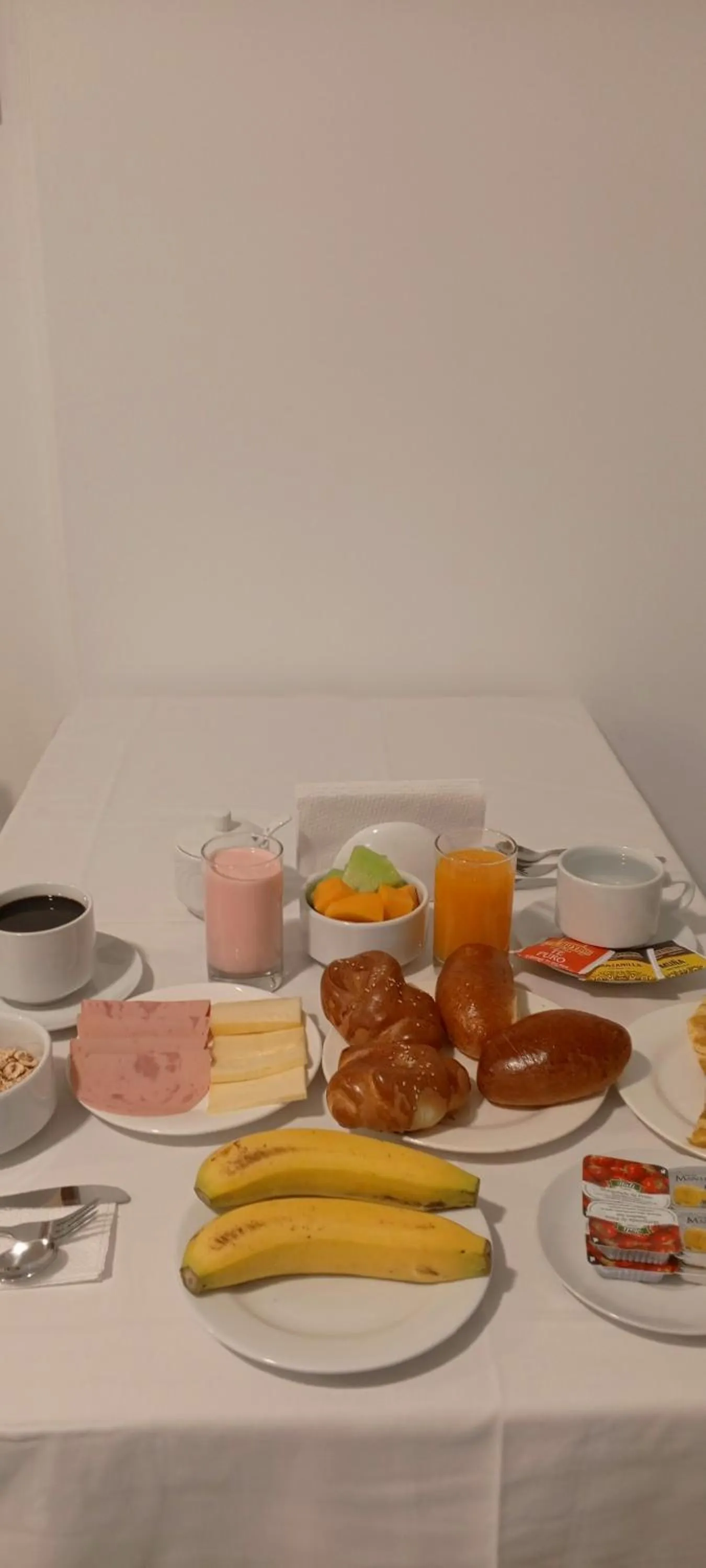 Breakfast in El Quetzal MachuPicchu