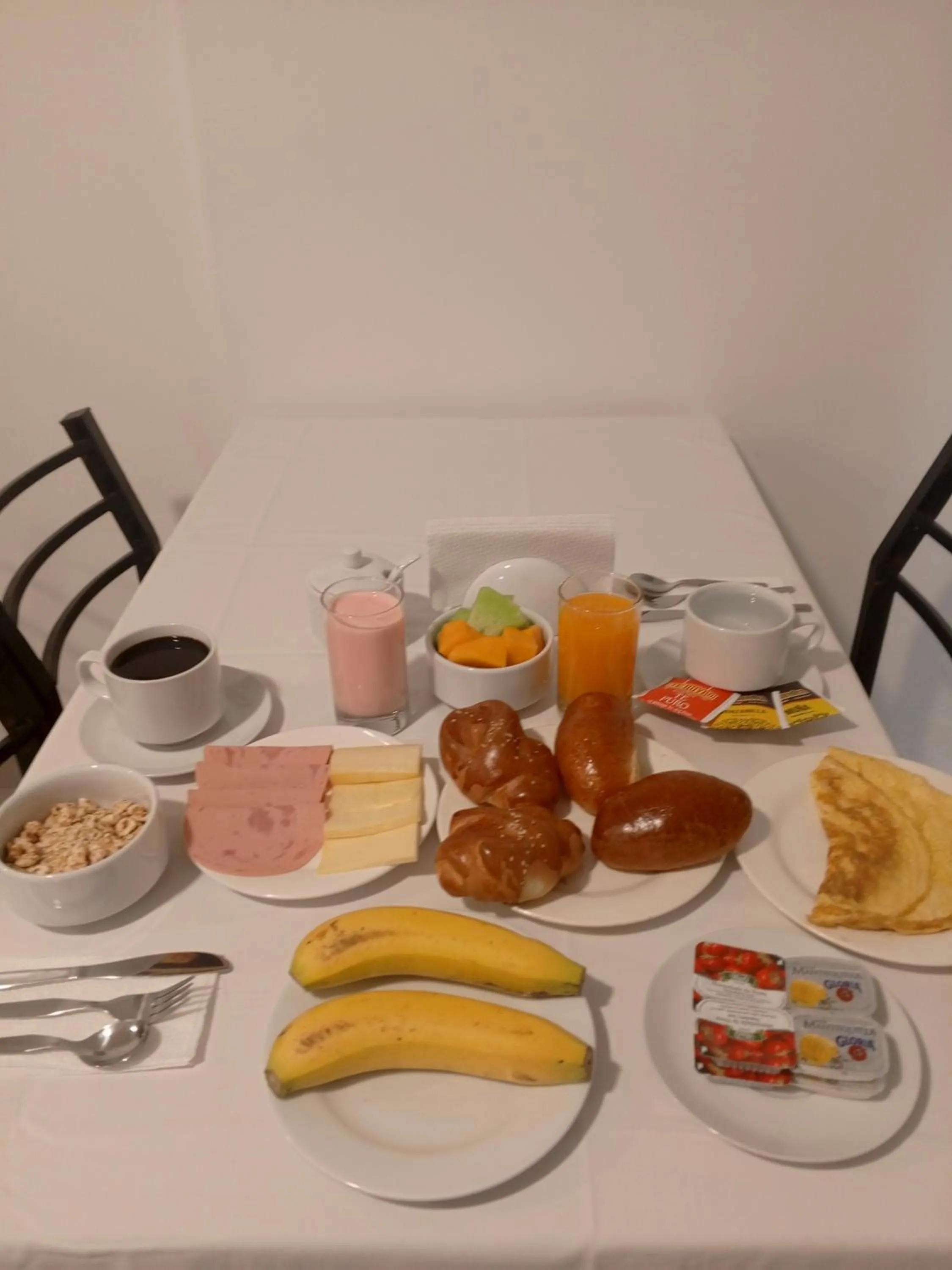 Breakfast in El Quetzal MachuPicchu