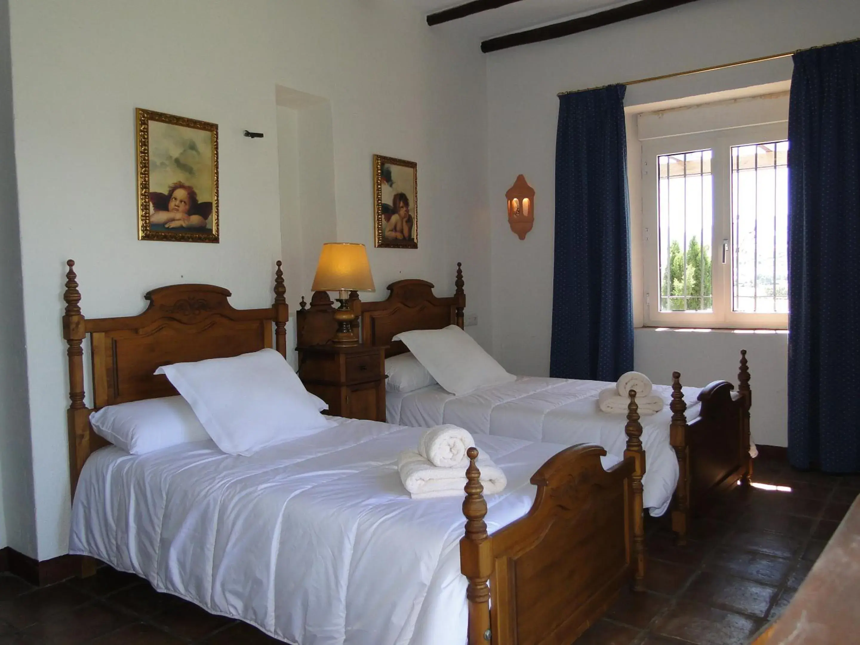 Twin Room with Private Bathroom in Casa Alta Twin Room with Private Bathroom in Casa Alta
