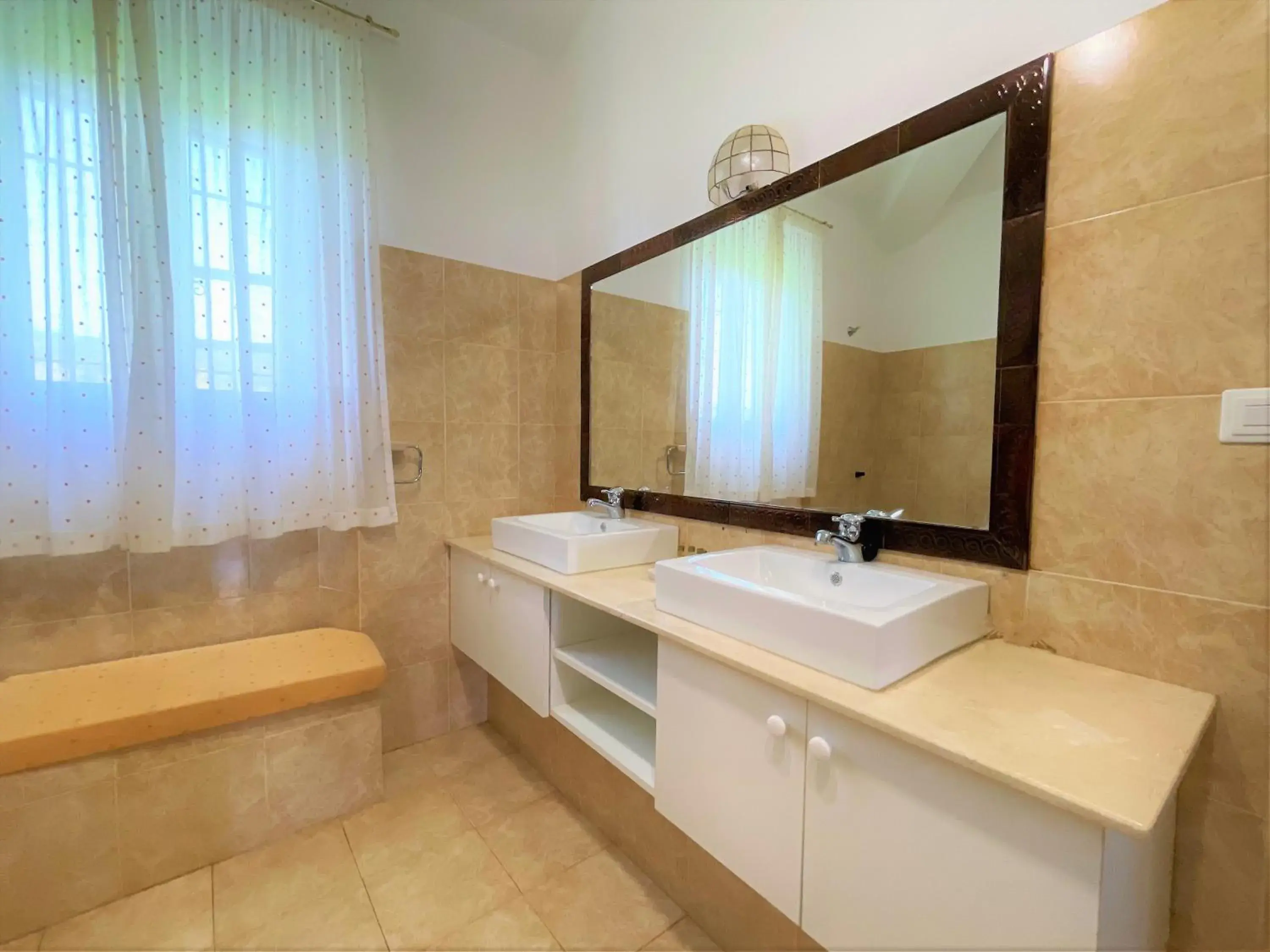 Twin Room with Private Bathroom in Casa Alta Twin Room with Private Bathroom in Casa Alta
