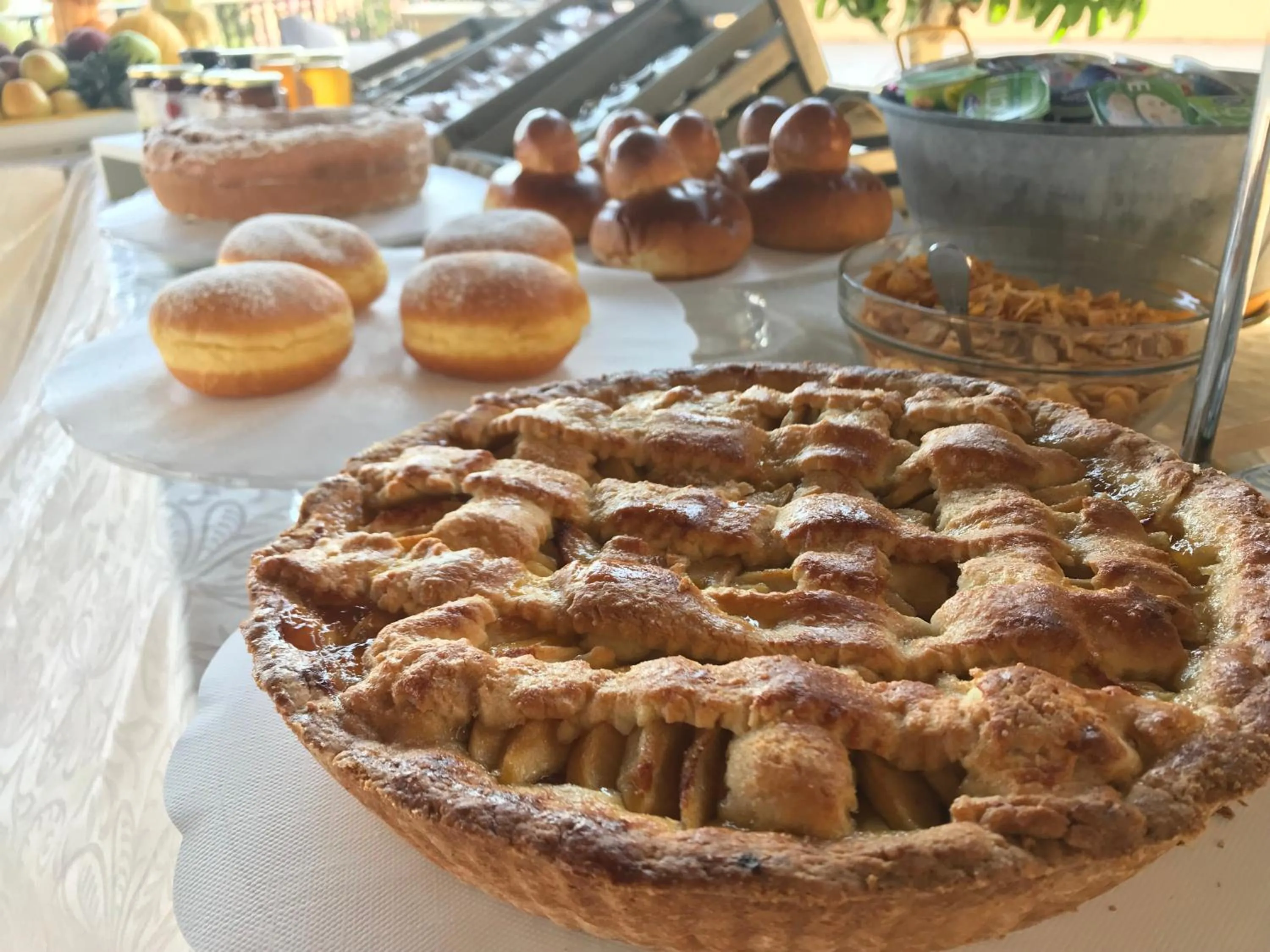 Buffet breakfast in Hotel Za Maria