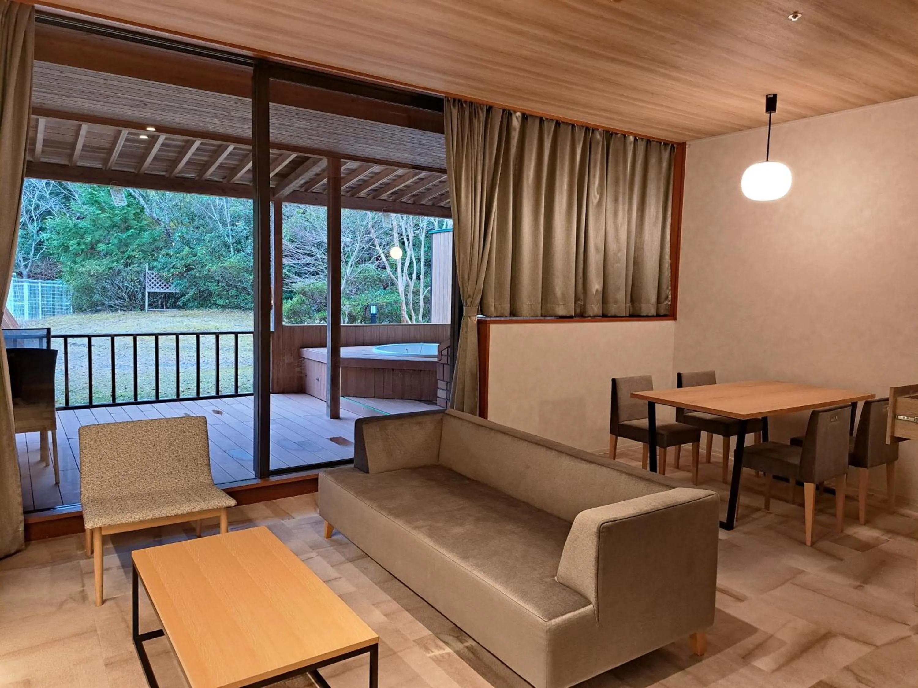 Photo of the whole room in Sennomori