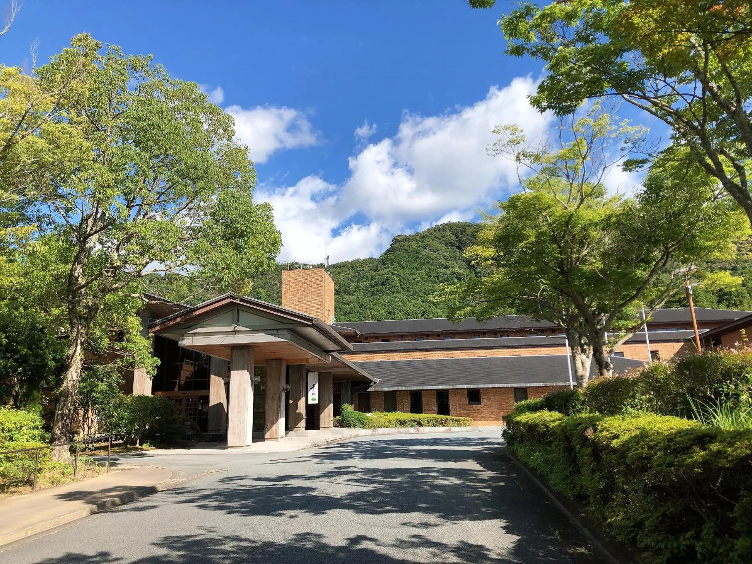 Facade/entrance in Sennomori
