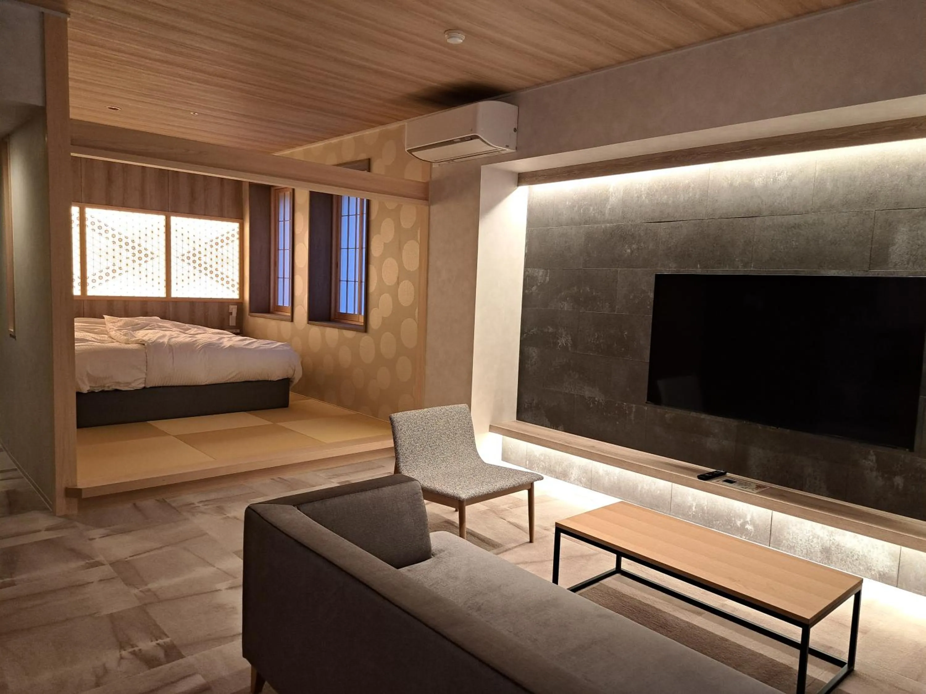 Photo of the whole room, Bed in Sennomori