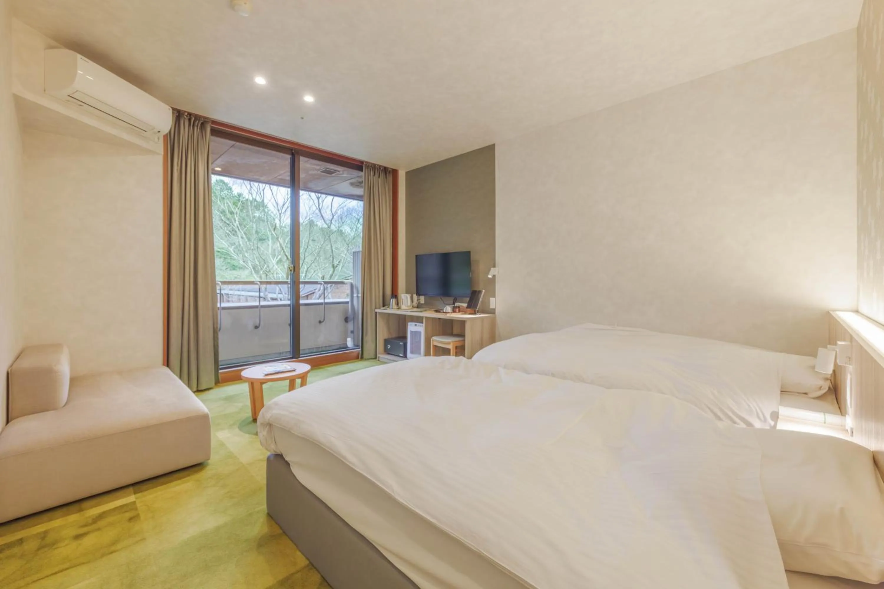 Photo of the whole room, Bed in Sennomori