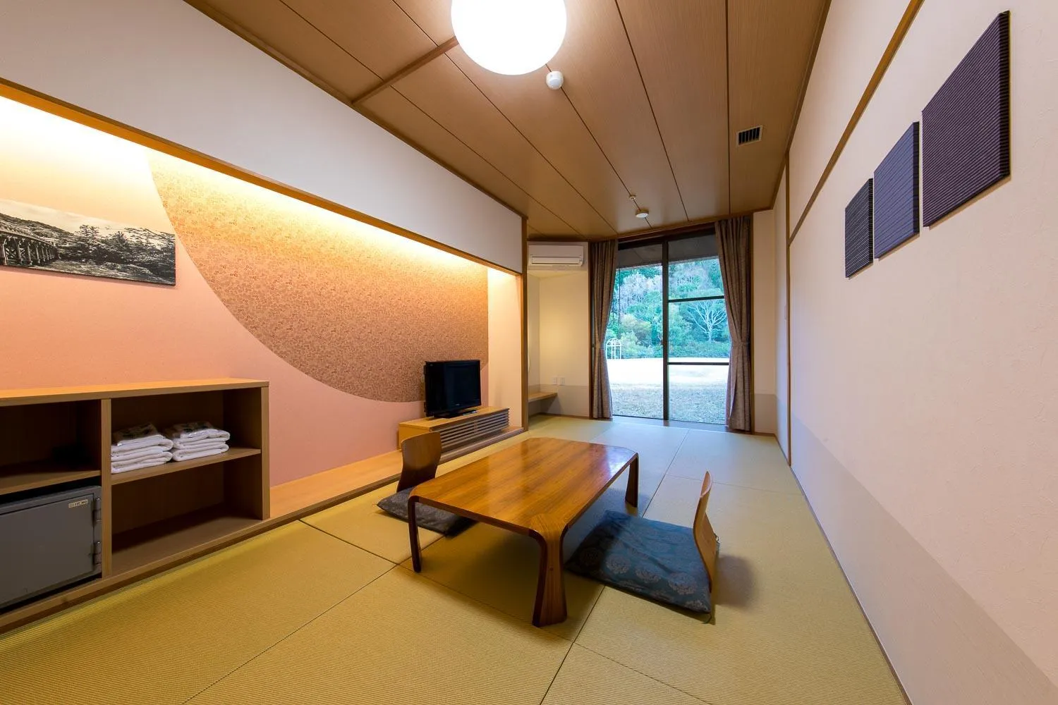 Photo of the whole room in Sennomori