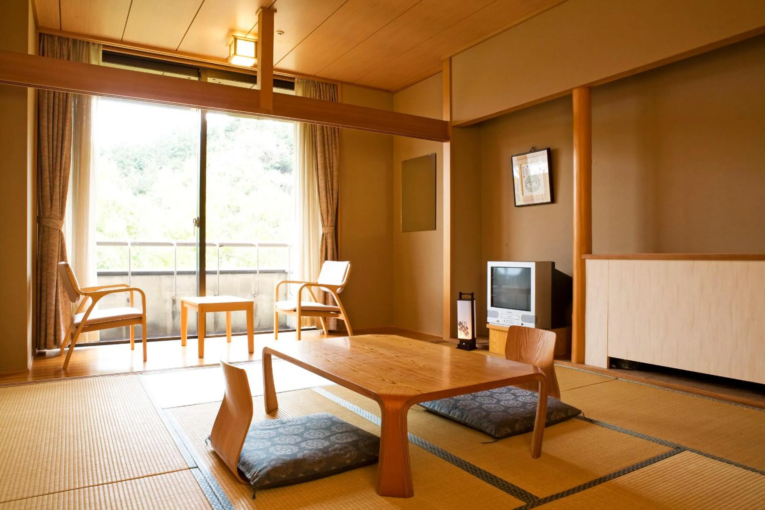 Photo of the whole room in Sennomori