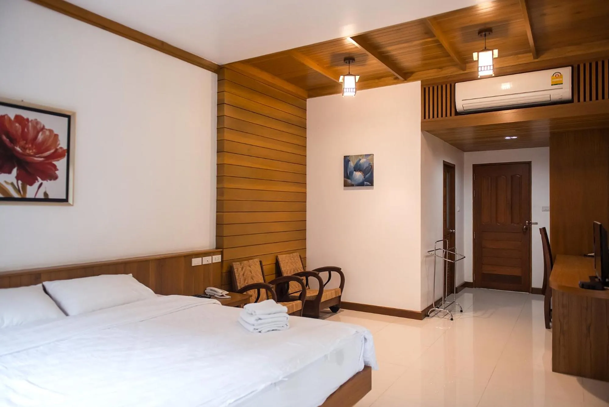 Bed in Tree Home Plus