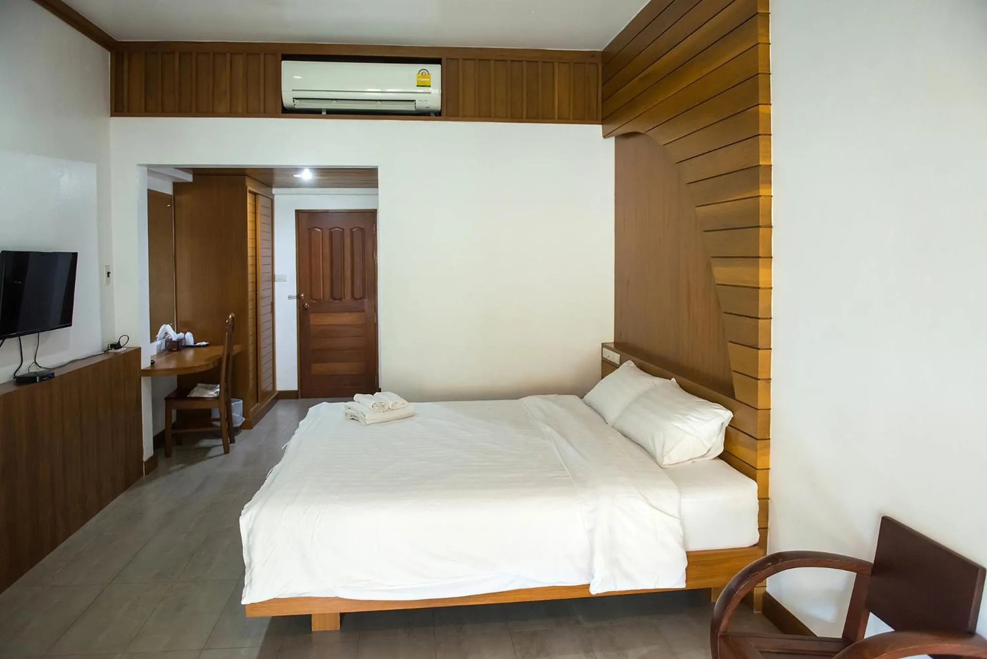 Bed in Tree Home Plus