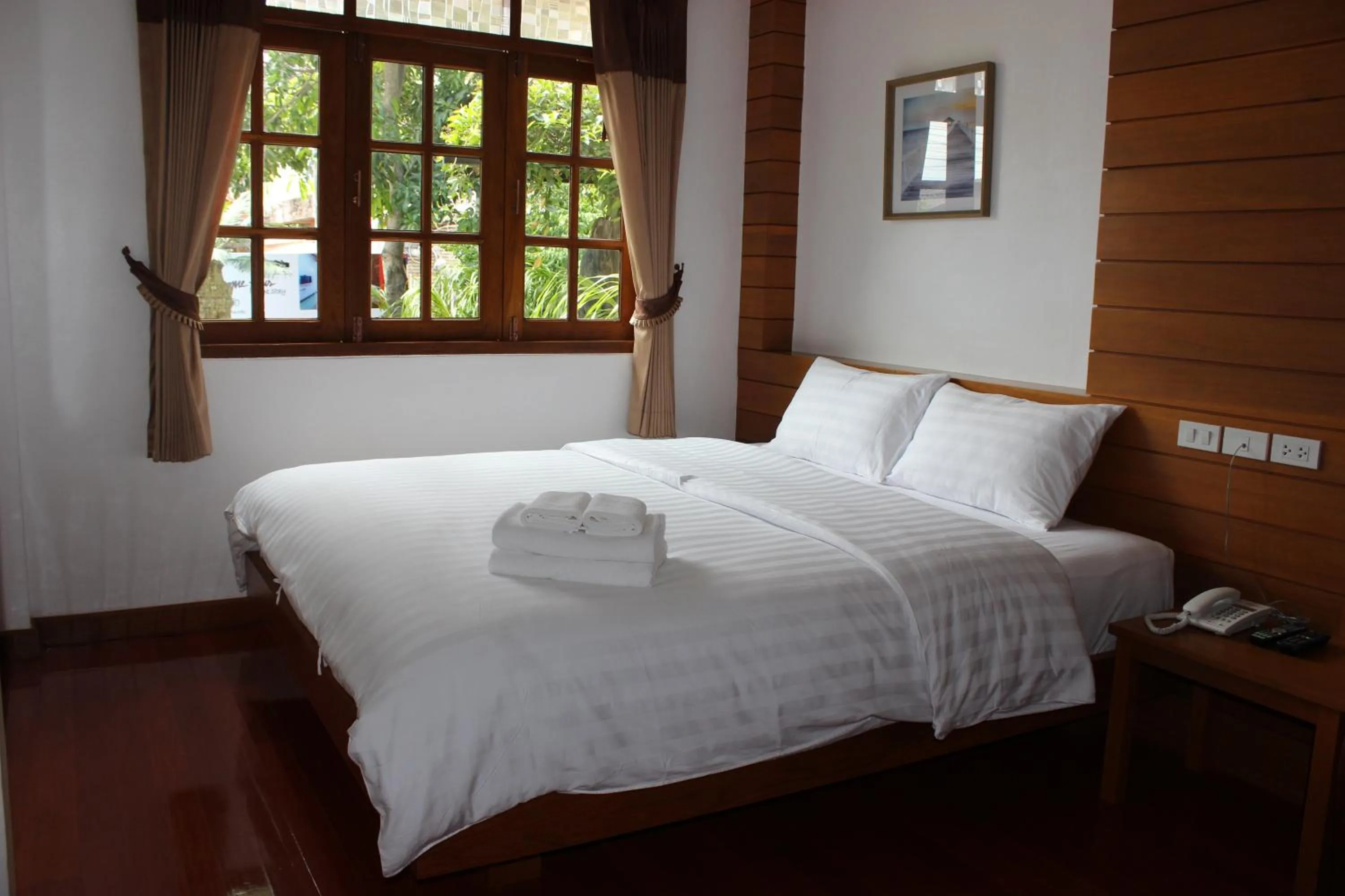 Bed in Tree Home Plus