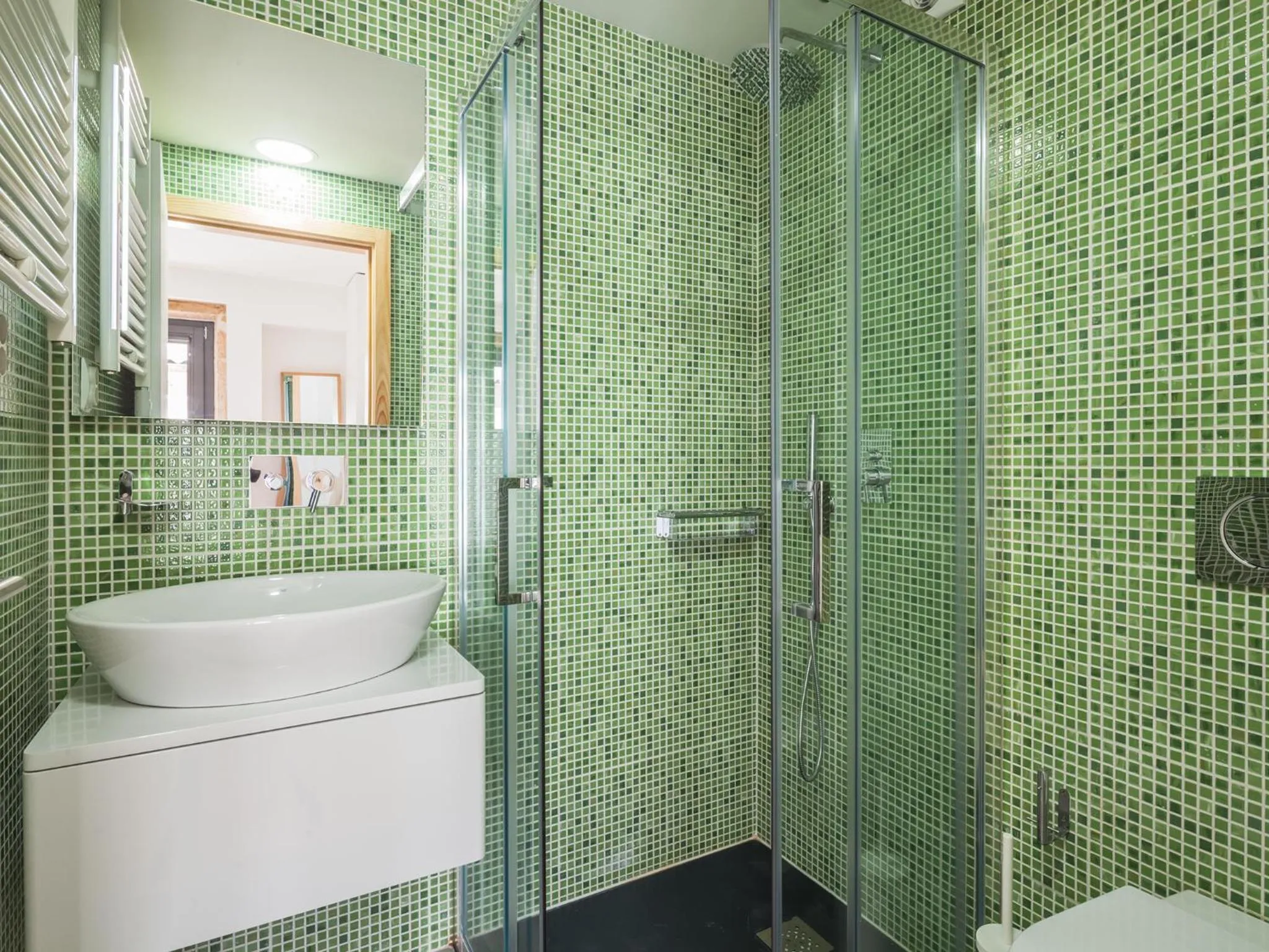 Shower in InSitu Trindade by Guestify