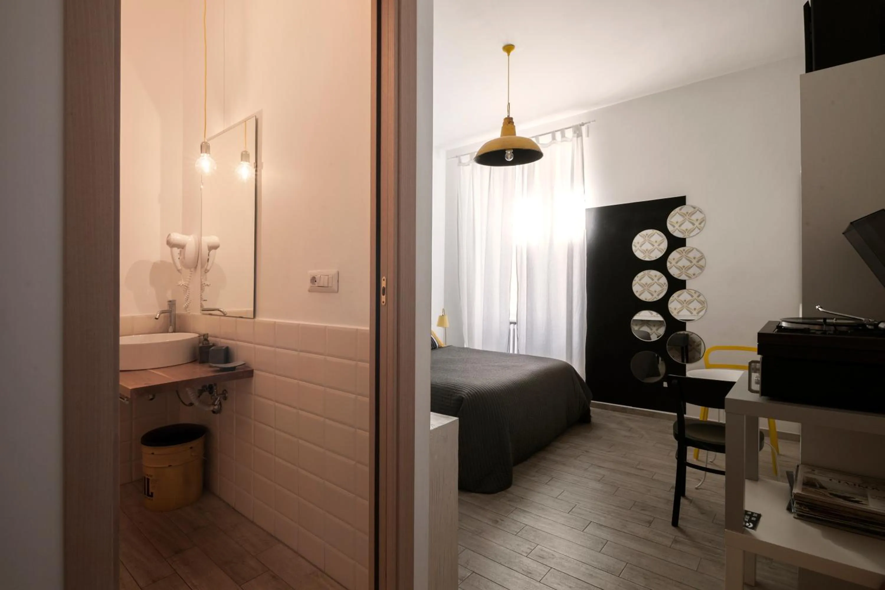 Day, Bed in Room of Arts