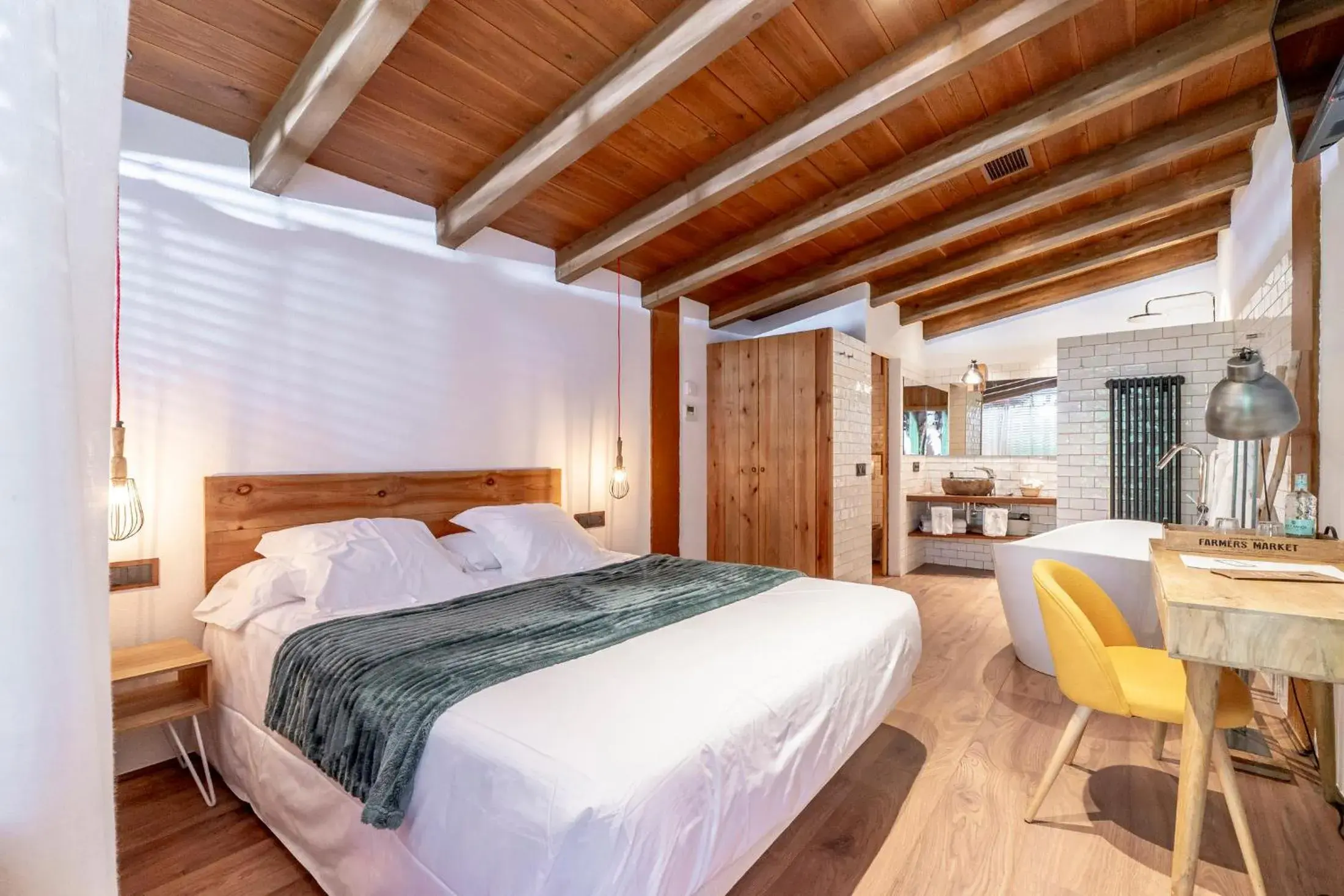 Deluxe Double Room with Bath in Hotel Mas la Ferreria Deluxe Double Room with Bath in Hotel Mas la Ferreria