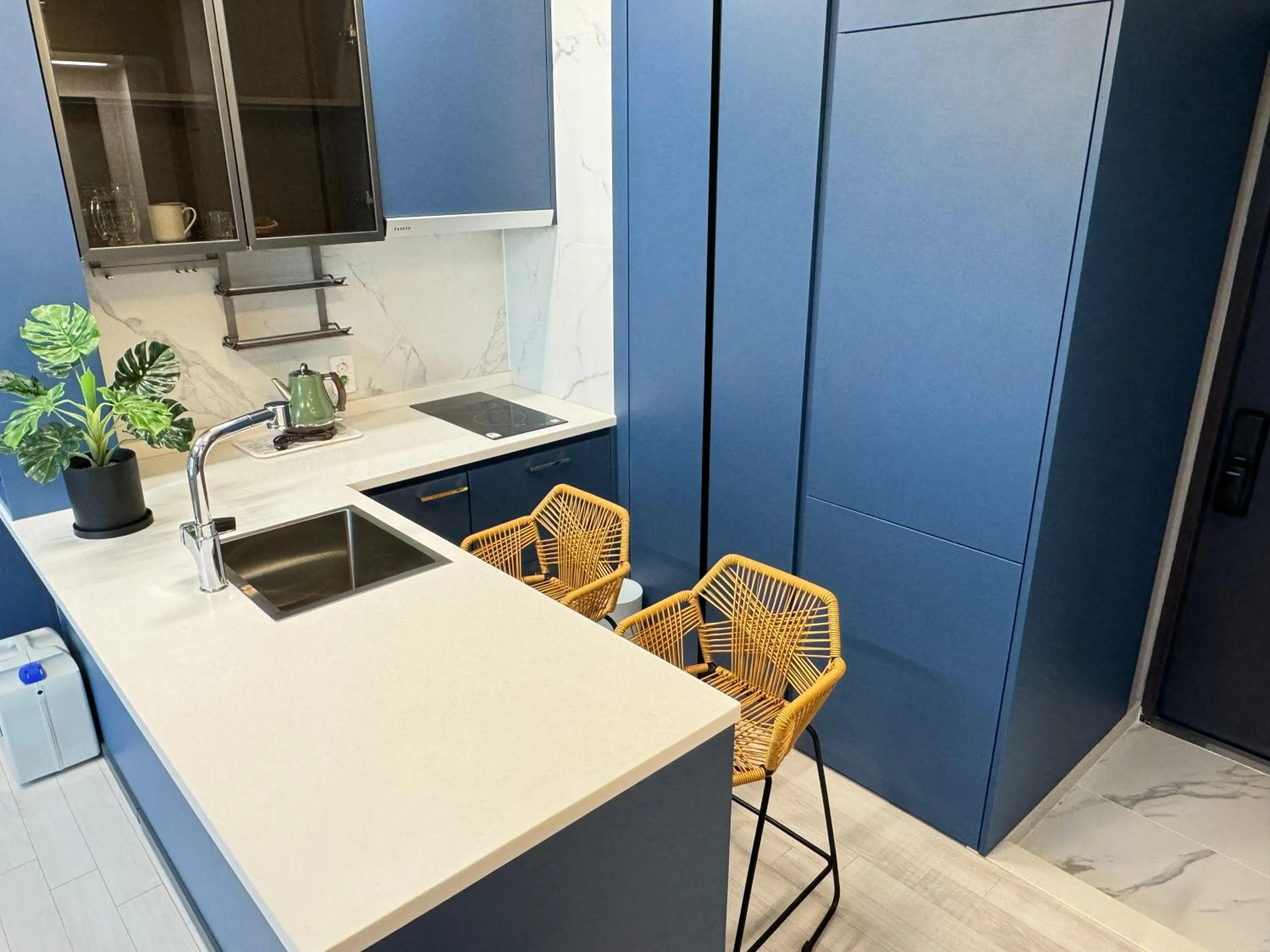 Dining area in Nampo The Bayment BLINGEASTERN