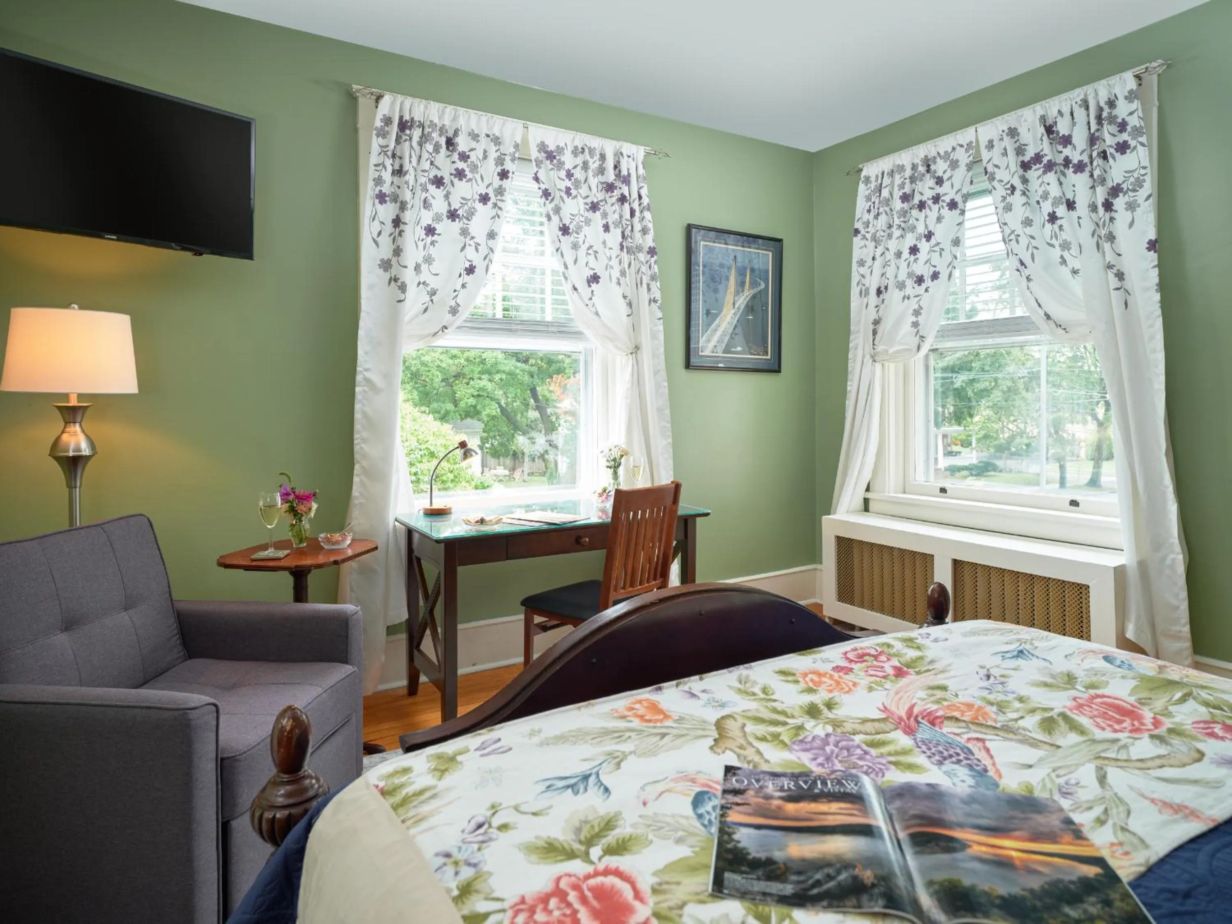 Property building, Bed in Mooreland Garden Inn